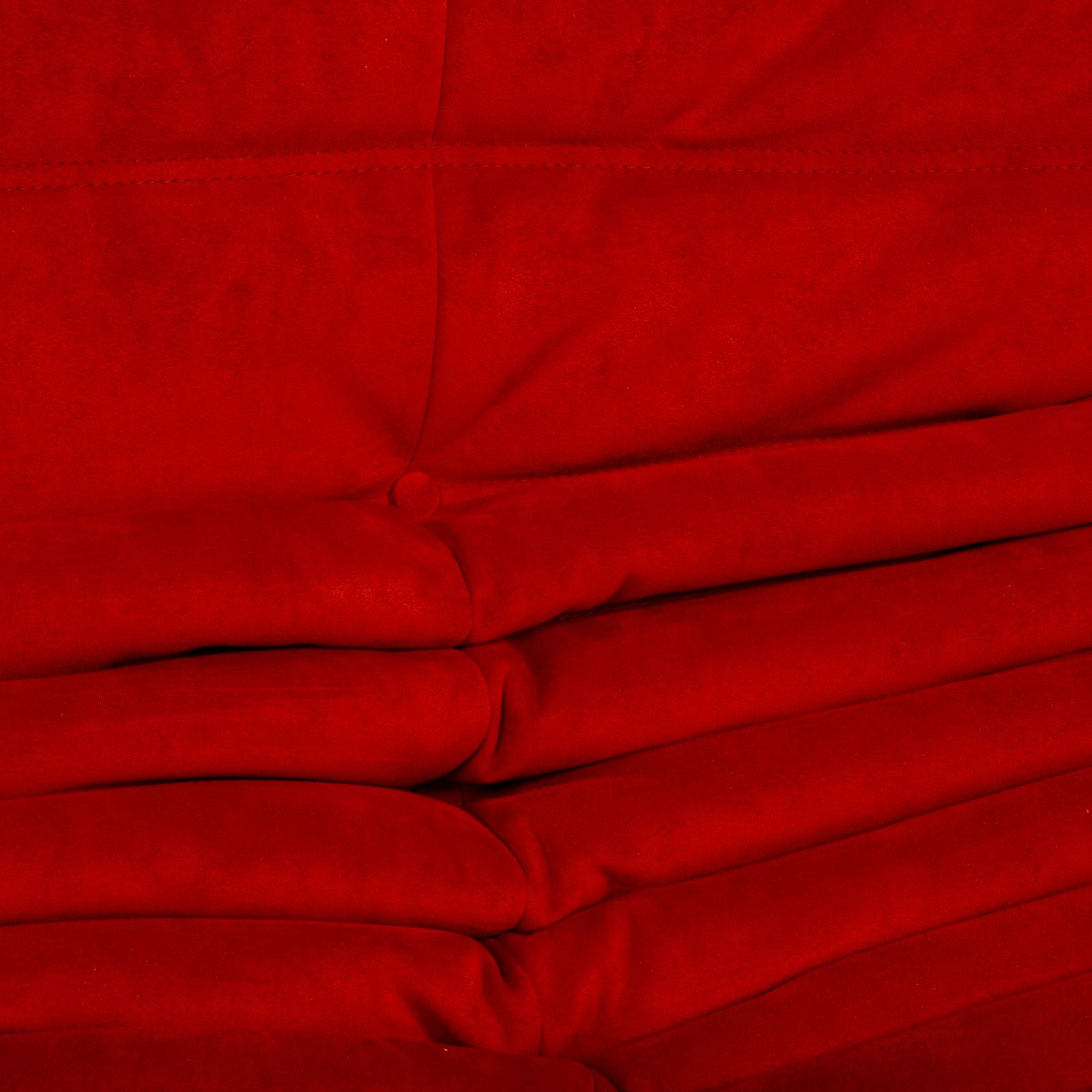 Canapé 2 places Ligne Roset Togo en tissu rouge photo vinterior