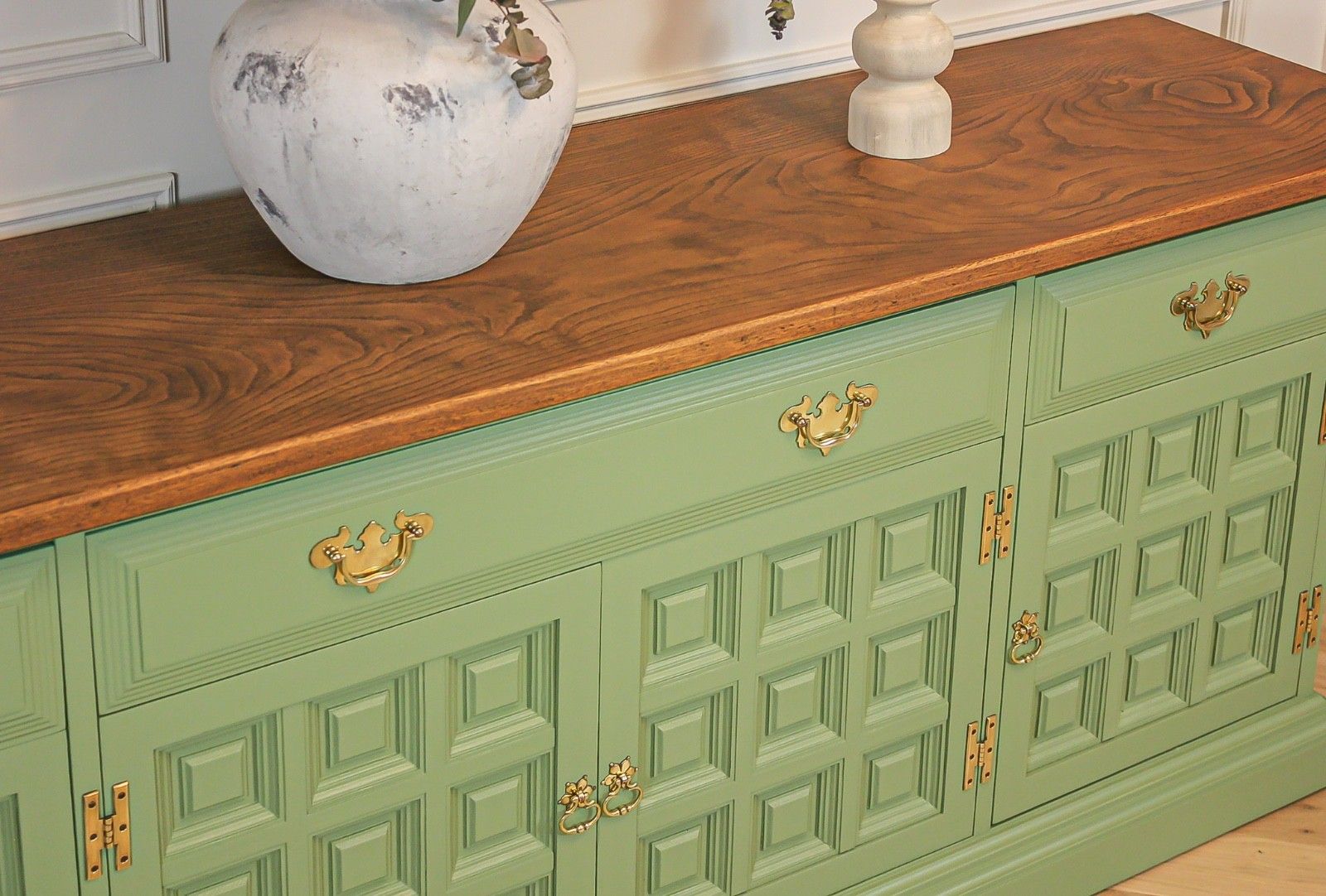 Large Antique Mid Century Solid Oak Sideboard Dresser Console Table Showhome photo 1095.0