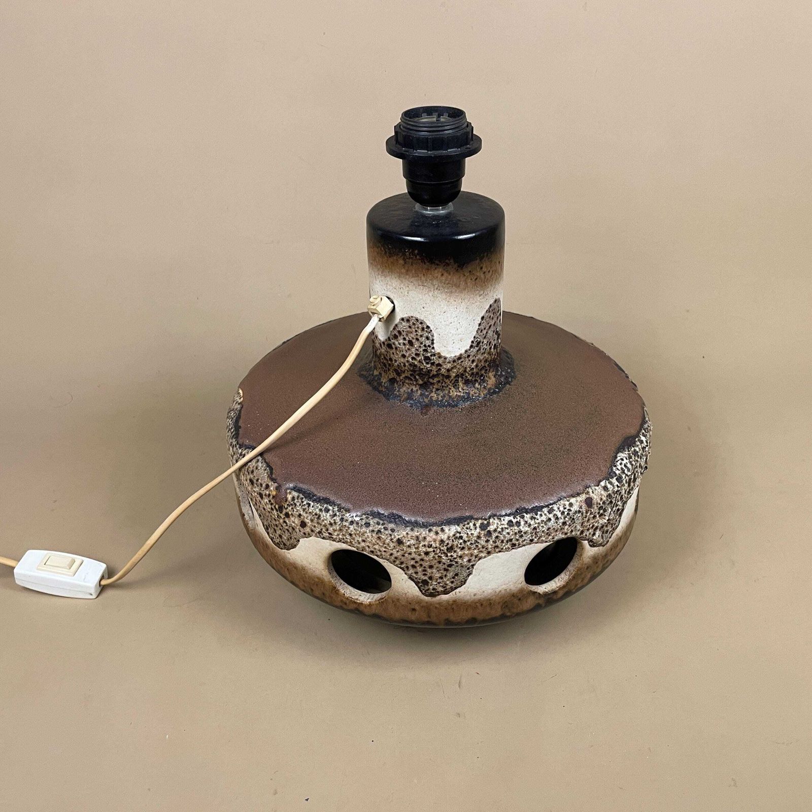 photo vinterior Large Ceramic Patterned Brown Studio Pottery Lamp Bedside Table Light Vase Retro Cottage Natural Antique Pattern Handmade Dripped Glaze