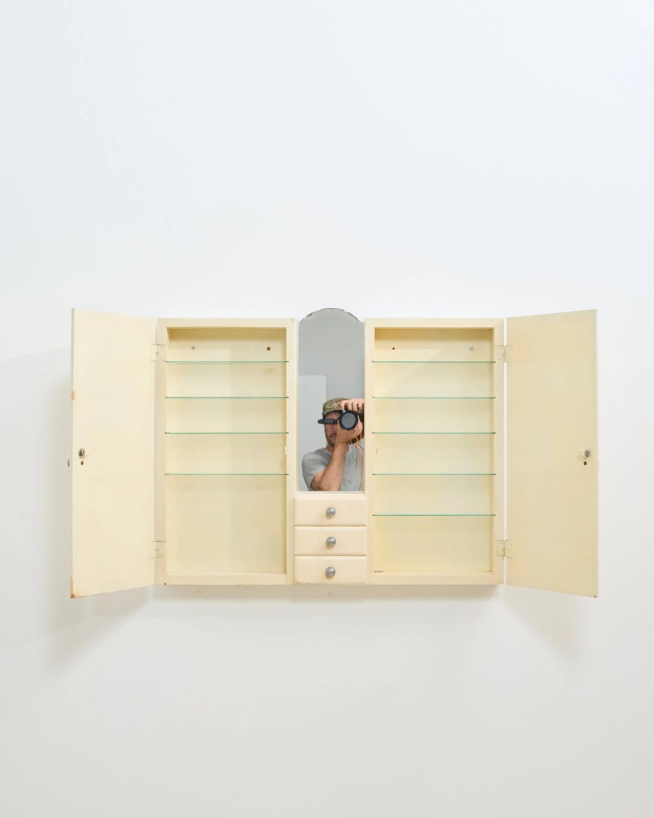 Slanke art deco kast, jaren 1930 photo Meubels