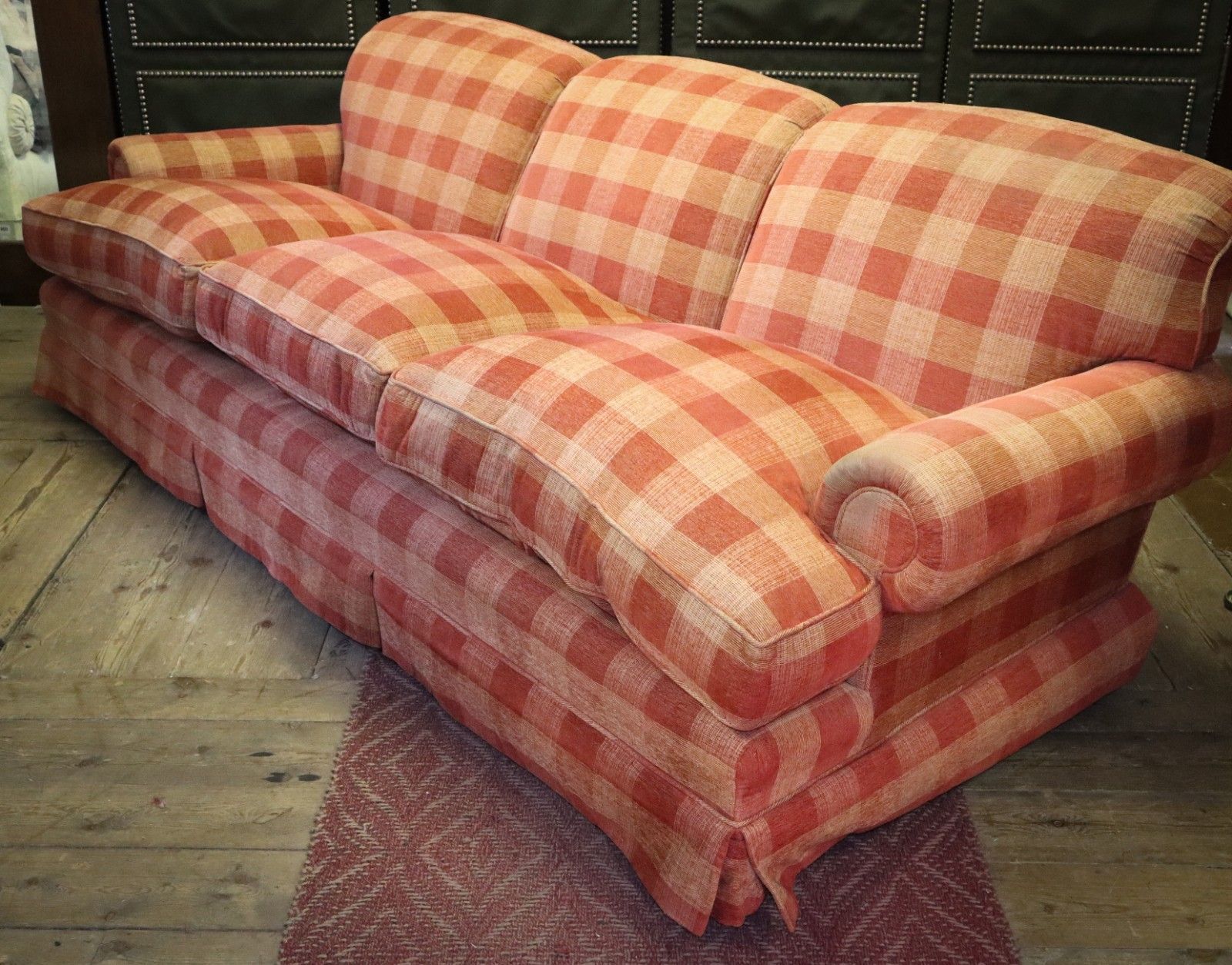 George Smith Large 3 Seater Signature Short Scroll Arm Sofa Gingham Rrp£12000 🚚 photo 5000.0