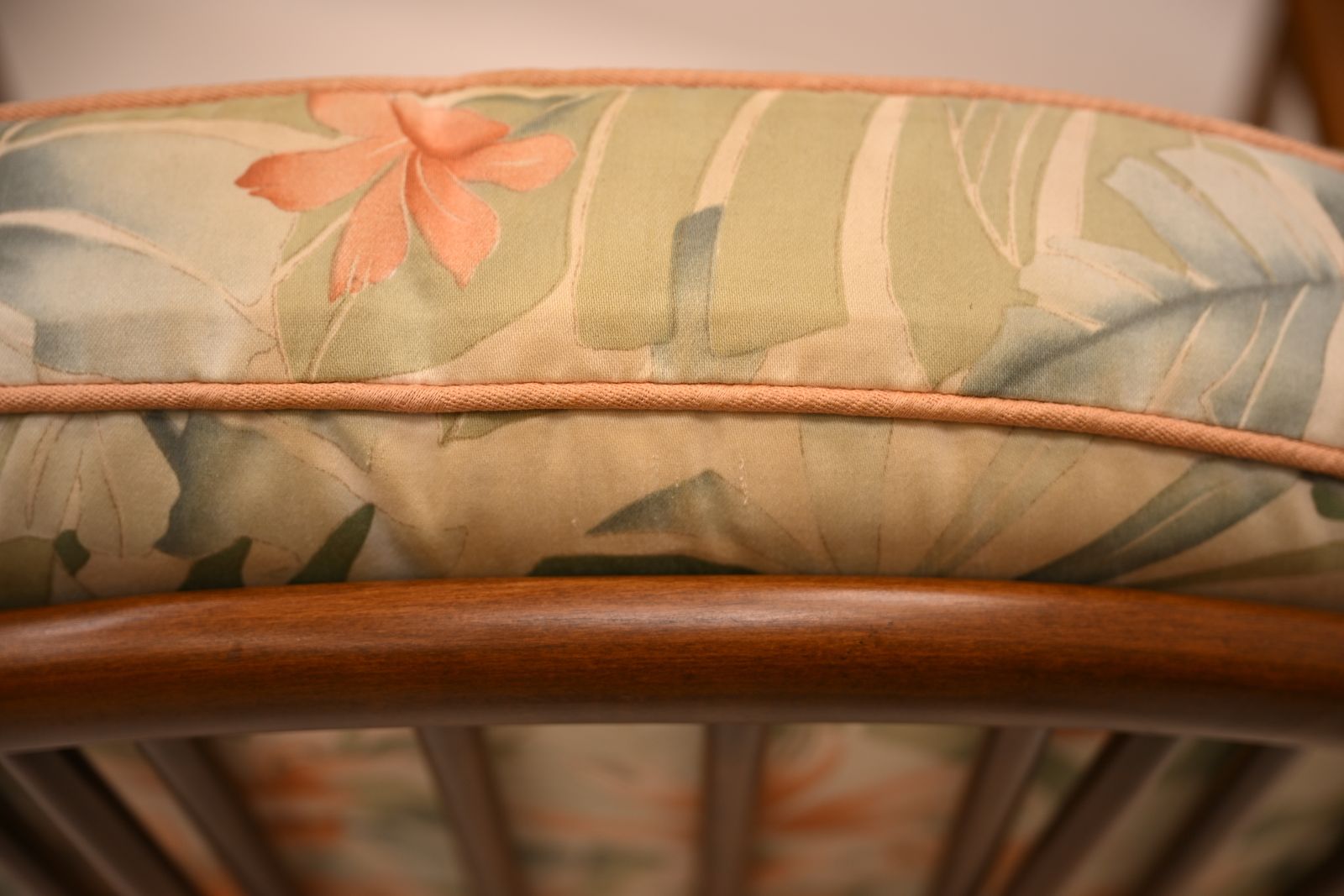 photo vinterior Ercol Windsor Easy Chair Model 203 1970s Gold Label Good Webbing Free Delivery