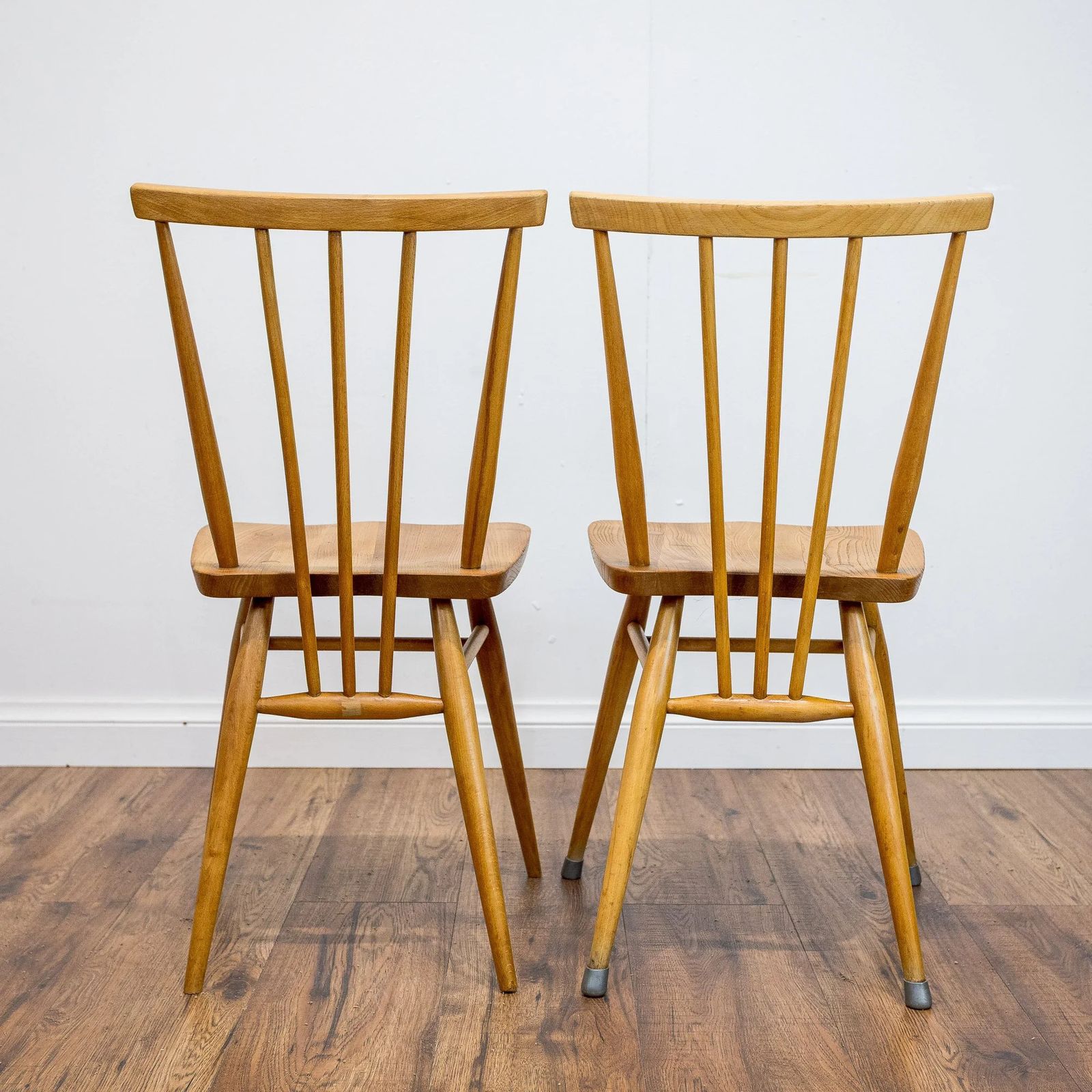 photo vintage Ercol Model 391 Blue Label Elm And Beech Dining Chairs – Set Of 4