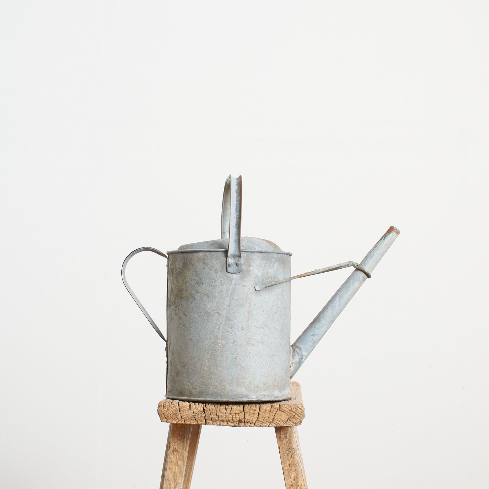 Antique Galvanised Watering Can – H photo furniture