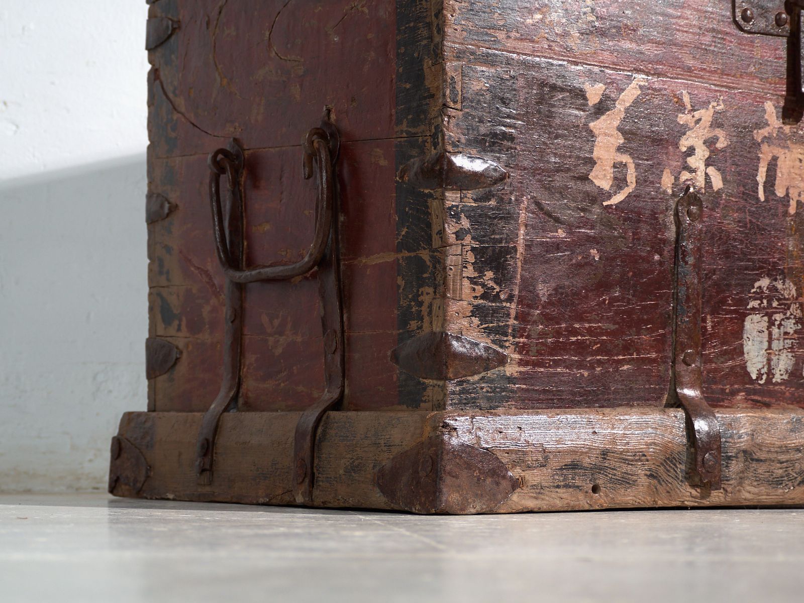 Antique Iron Reinforced Trunk In Pine Wood – China, Circa 1900 photo 1329.0