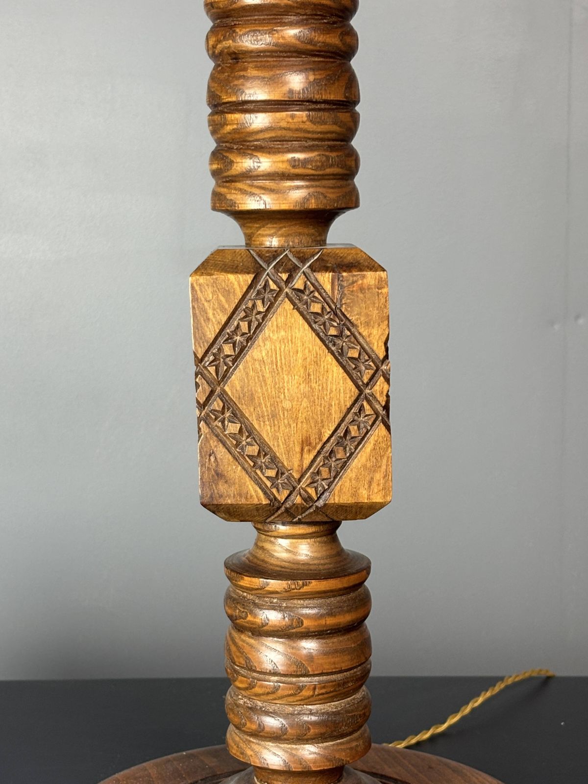 photo vinterior Lampe de table mid-century Brutalist en bois tourné, dans le style de Charles Dudouyt