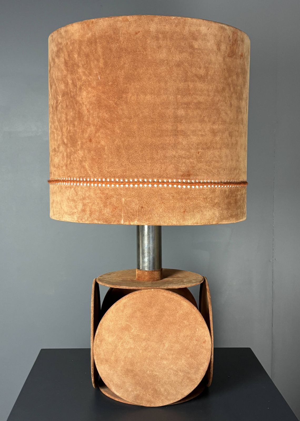 photo vinterior Grande lampe de table mid-century en daim terracotta (82 cm), années 1970