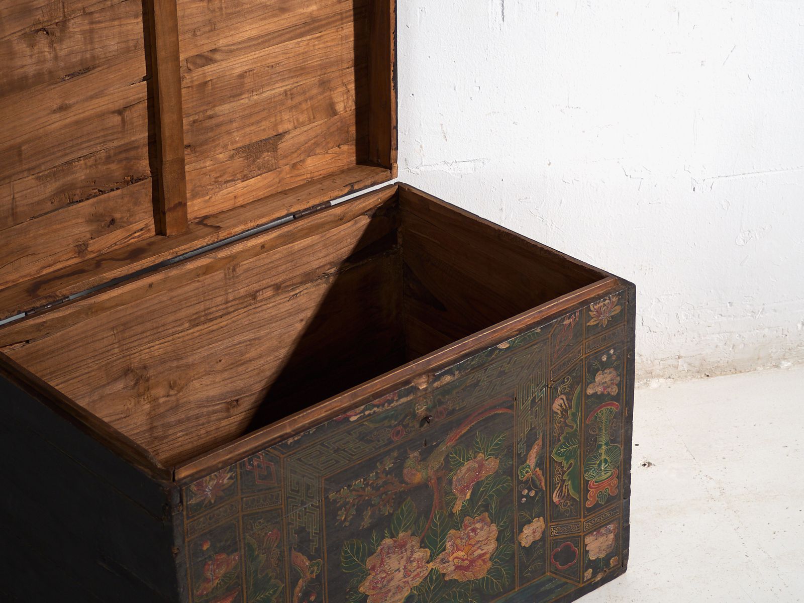 Antique Painted Trunk In Pine Wood – China, Circa 1900 photo Furniture