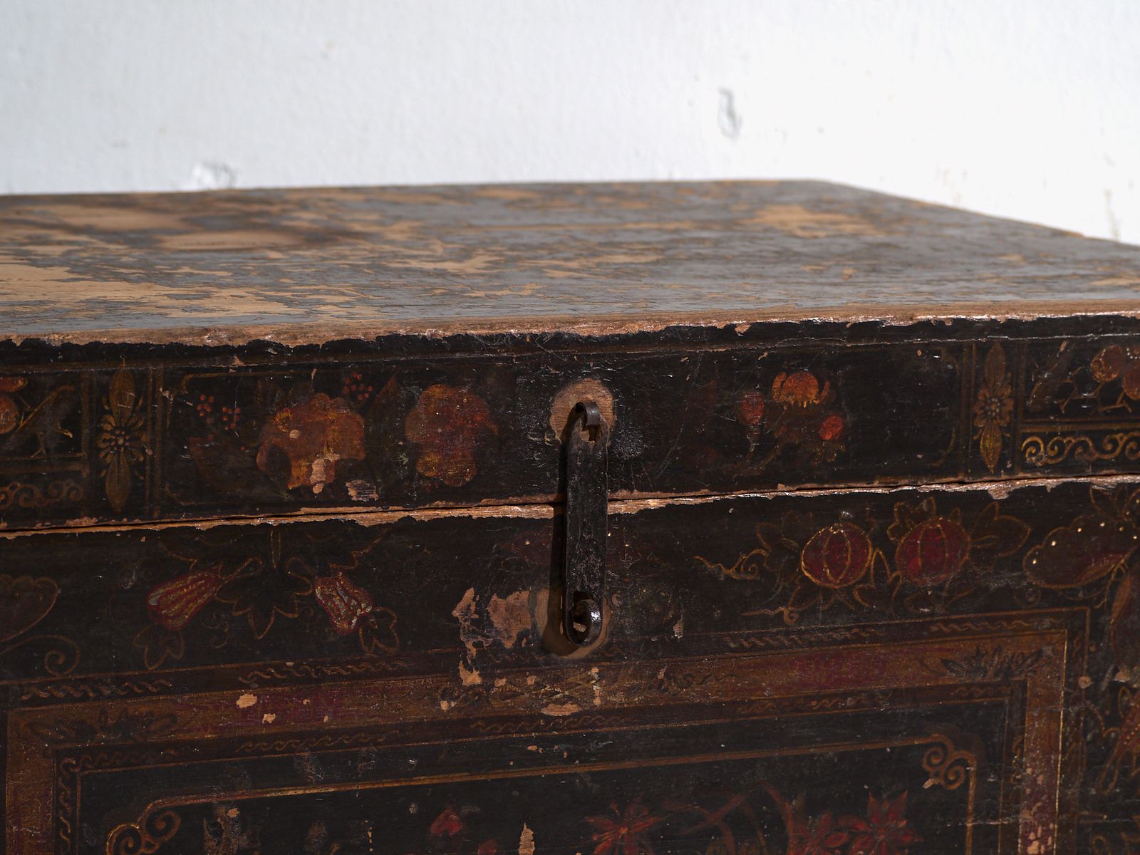Antique Painted Trunk In Pine Wood – China, Circa 1900 photo 808.0