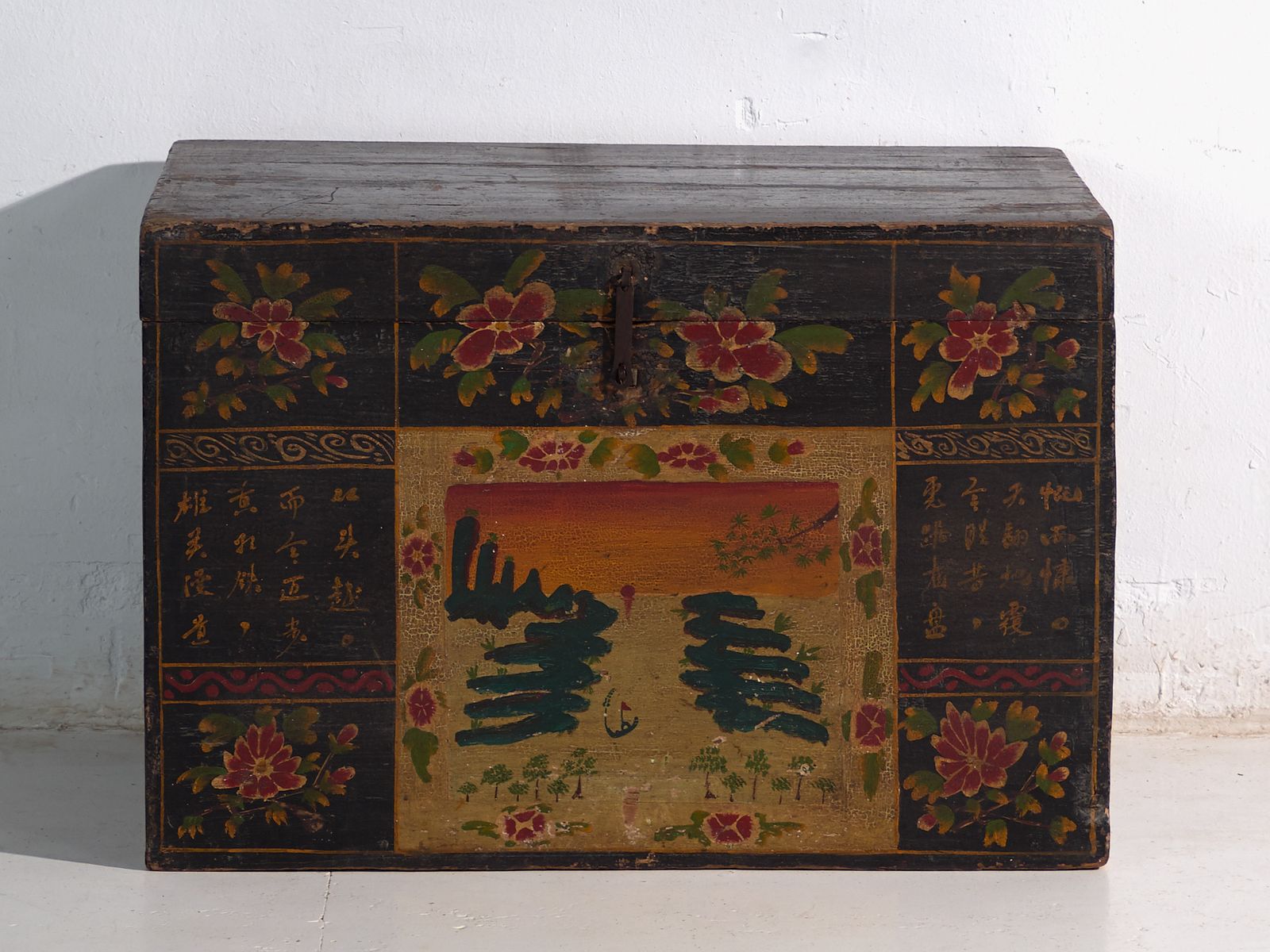 Antique Painted Trunk In Pine Wood – China, Circa 1900 photo 808.0
