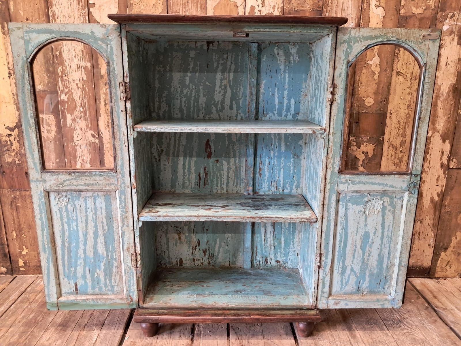 photo furniture Rustic Vitrine