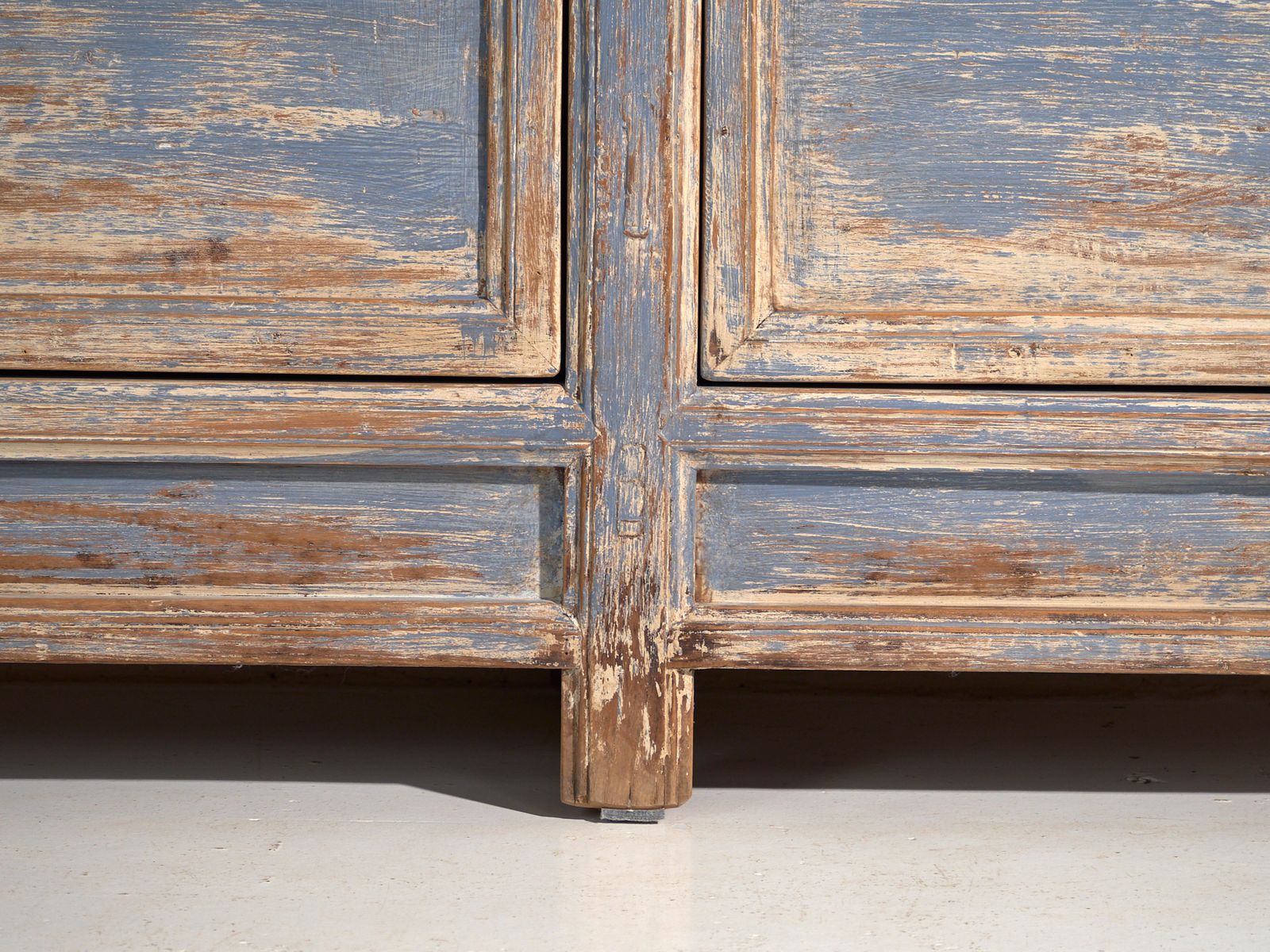 Antique Sideboard In Pine Wood – China, Circa 1950 photo vinterior