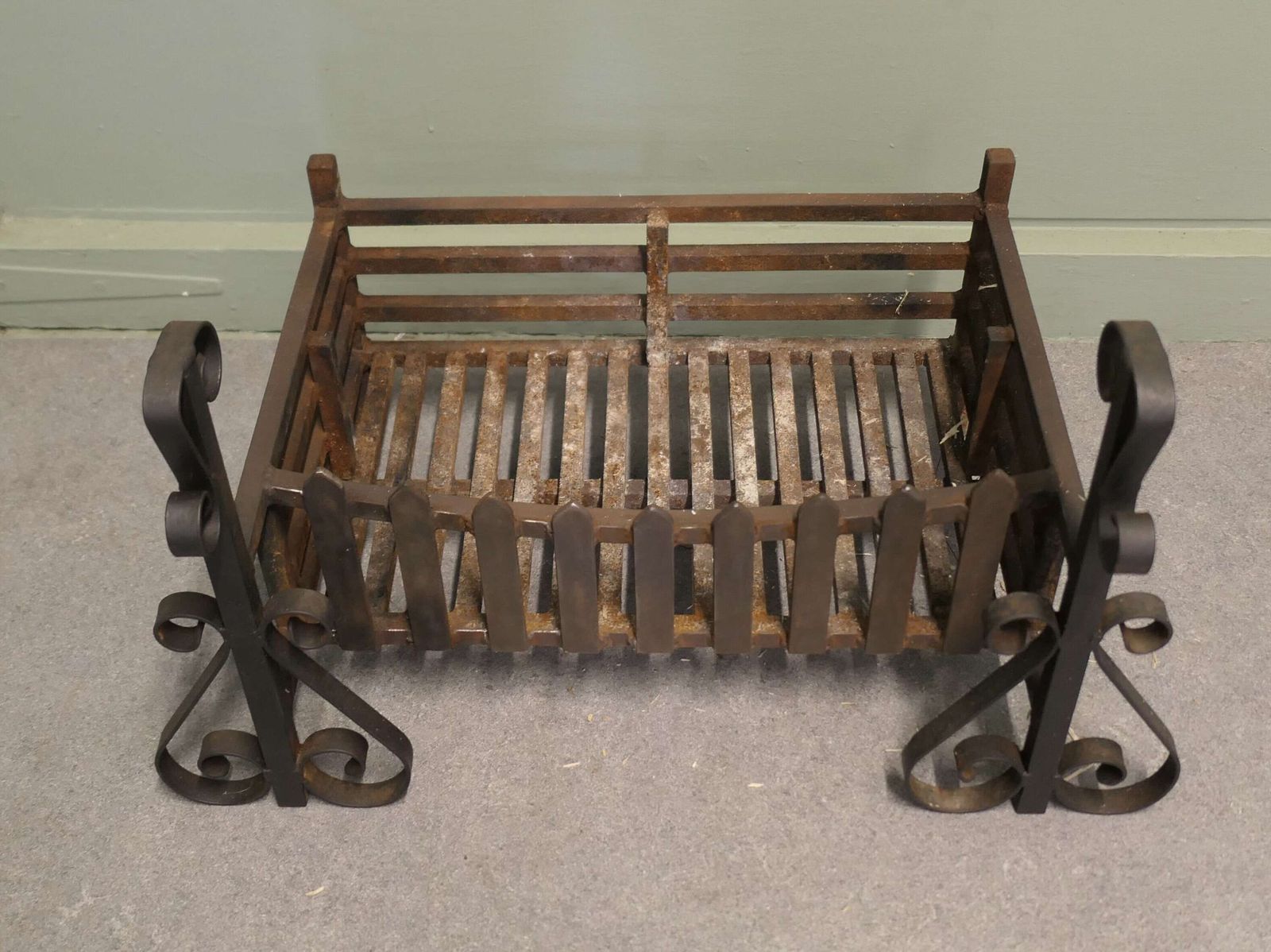 Large Free Standing Fire Basket, Iron Fire Grate The Grate Is Made In Cast Iron photo Home Fixtures