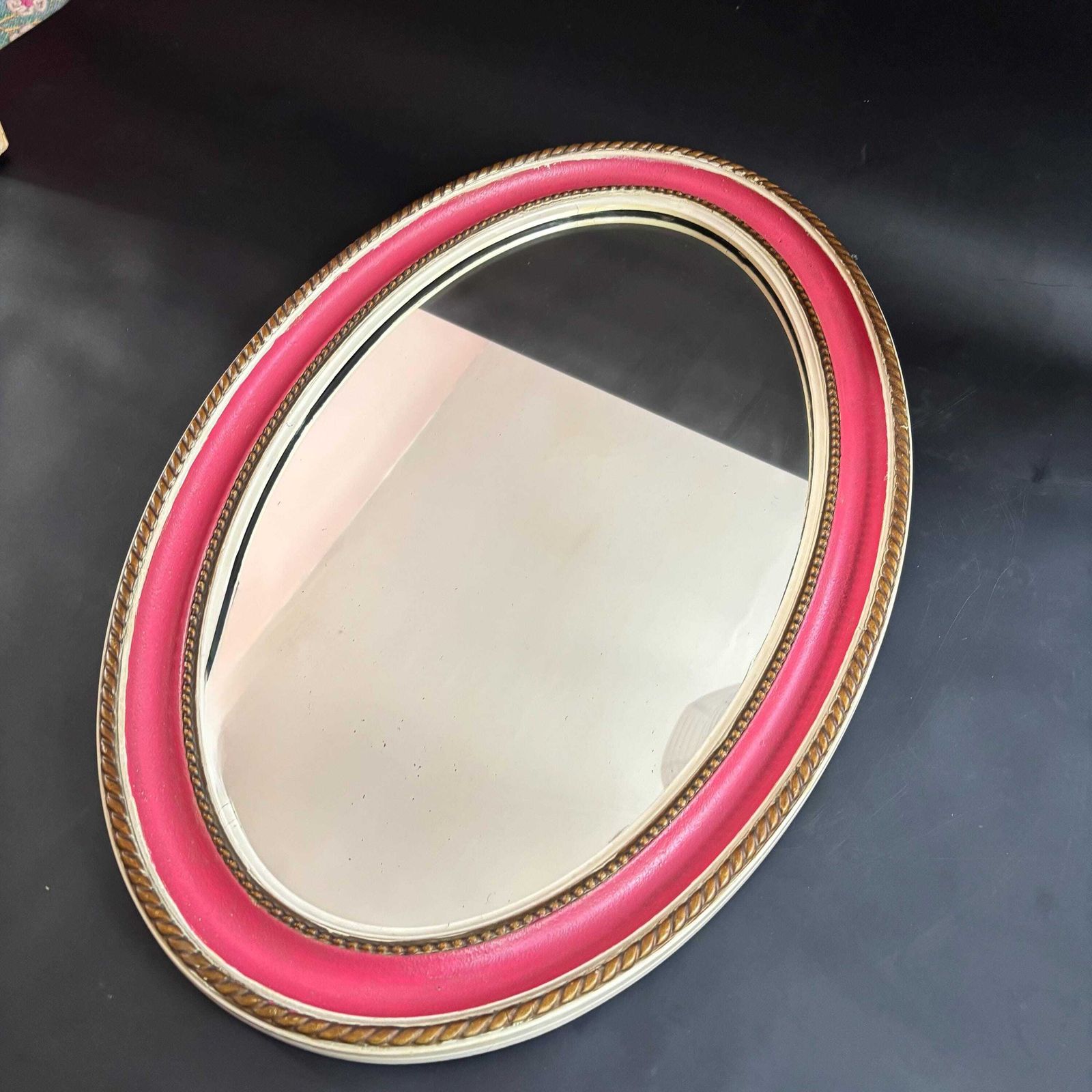 photo vinterior Miroir mural ovale d'époque édouardienne, cadre en plâtre gesso doré et fond en acajou, avec éclat