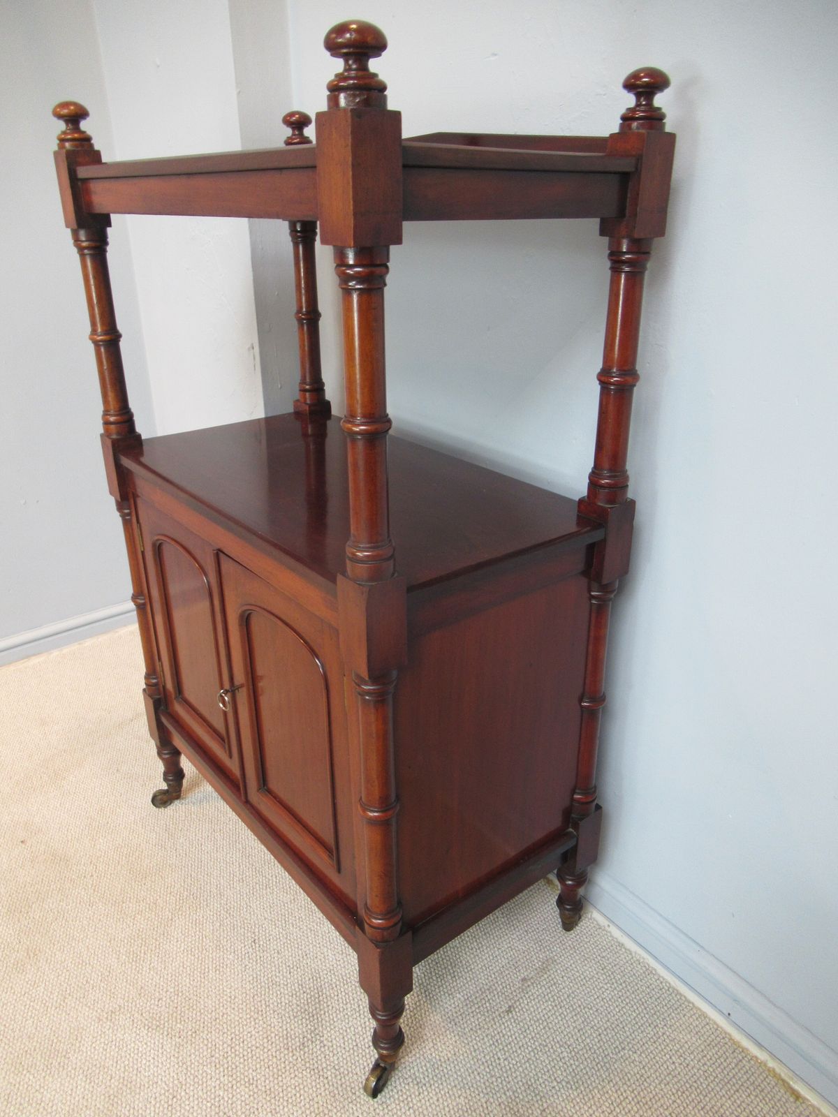 Victorian Mahogany    Side  /  Server   Table photo 595.0