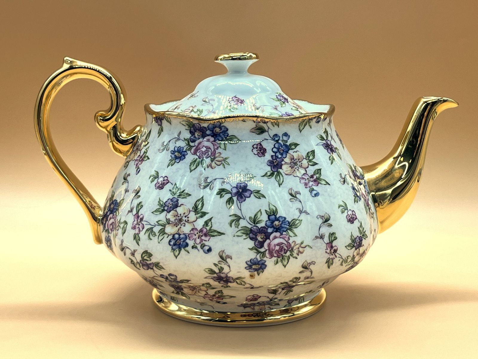 Nieuw Royal Albert China English Chintz Design Theepot met 2 Pint Inhoud, Roomkannetje en Suikerpot met Deksel. In Doos. photo buy