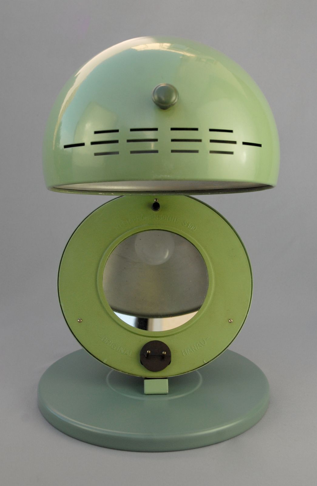 photo furniture Vintage Bauhaus Klein Höhensonne S100 Medical Lamp By Original Hanau, 1930s