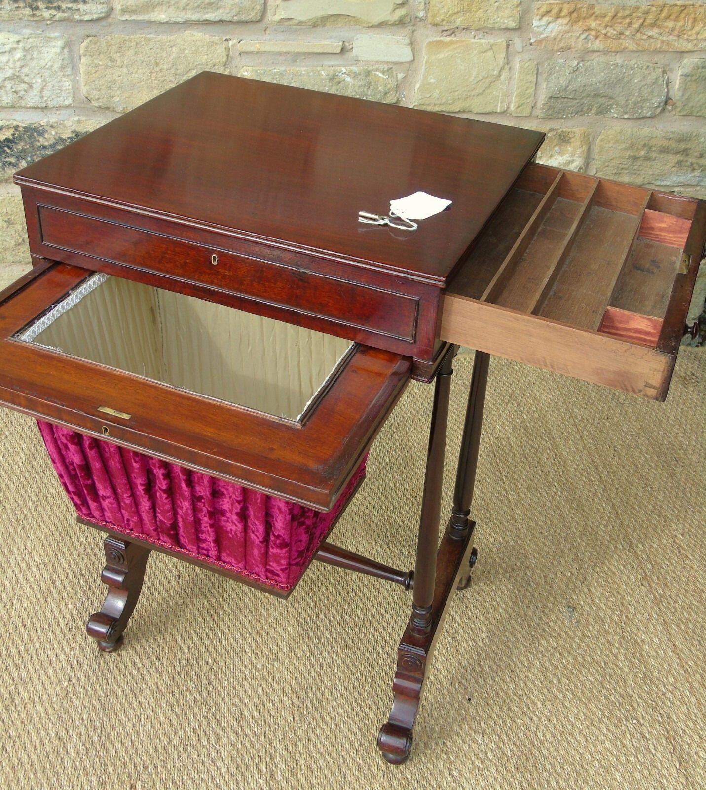 Good Early 19th Century Mahogany Sewing Table photo vinterior