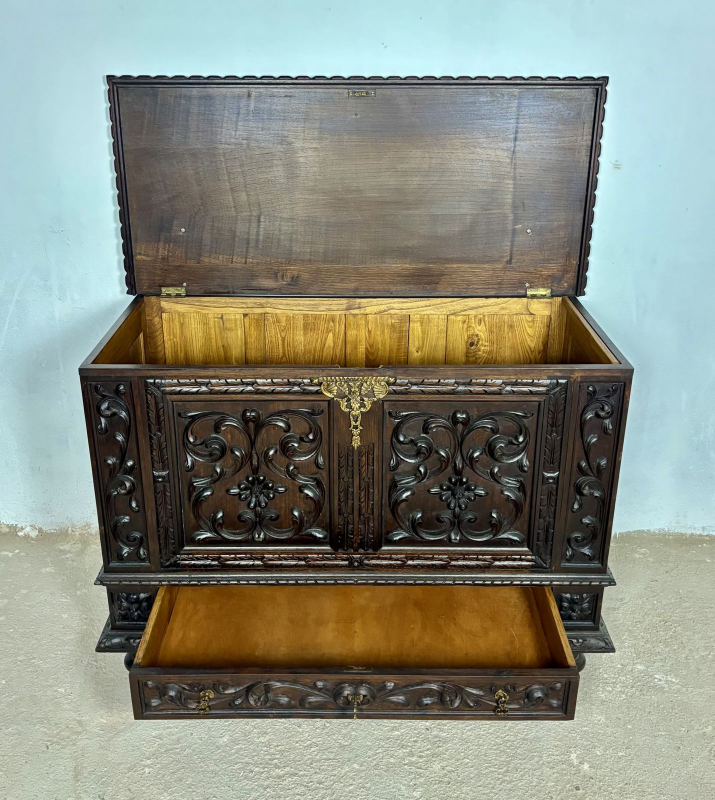 Spaanse kist, Renaissance Revival-stijl photo 2980.0