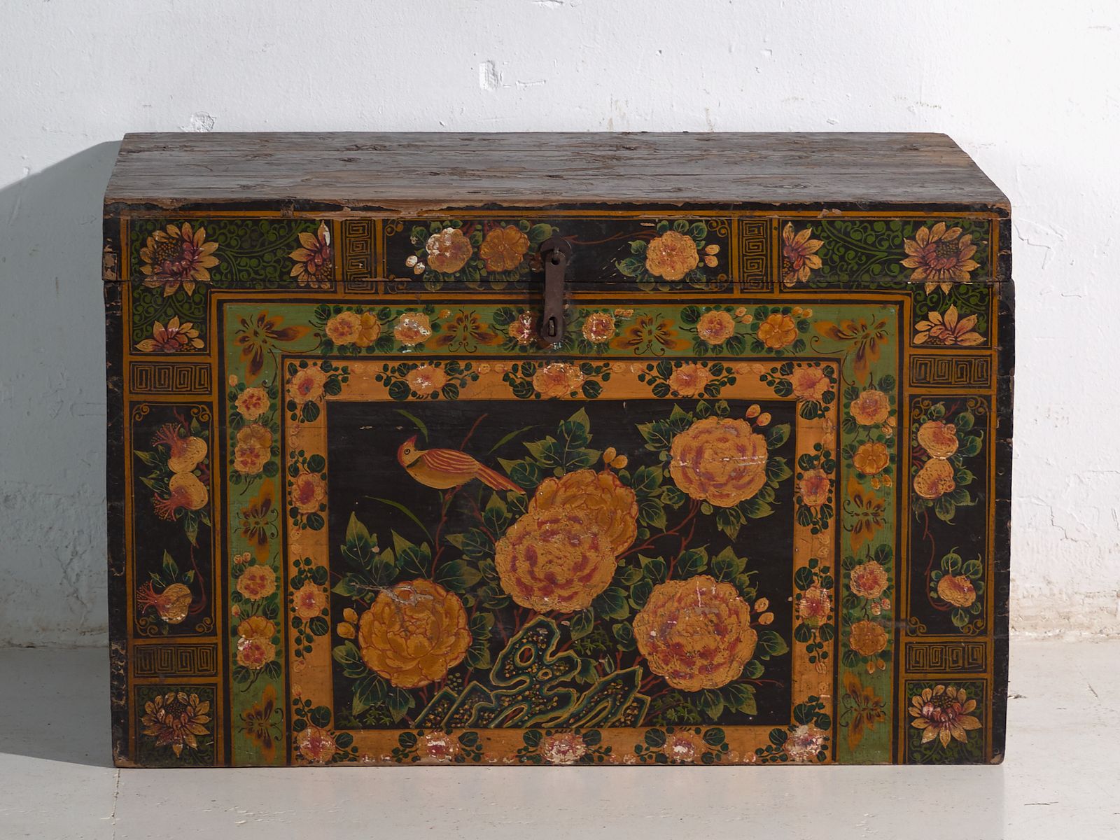 Antique Painted Trunk In Pine Wood – China, Circa 1900 photo vinterior