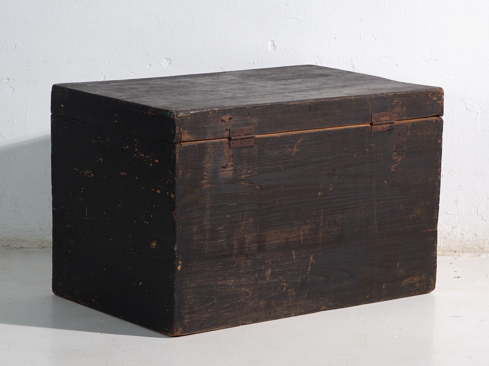 Antique Black Lacquered Trunk In Pine Wood – China, Circa 1900 photo vinterior