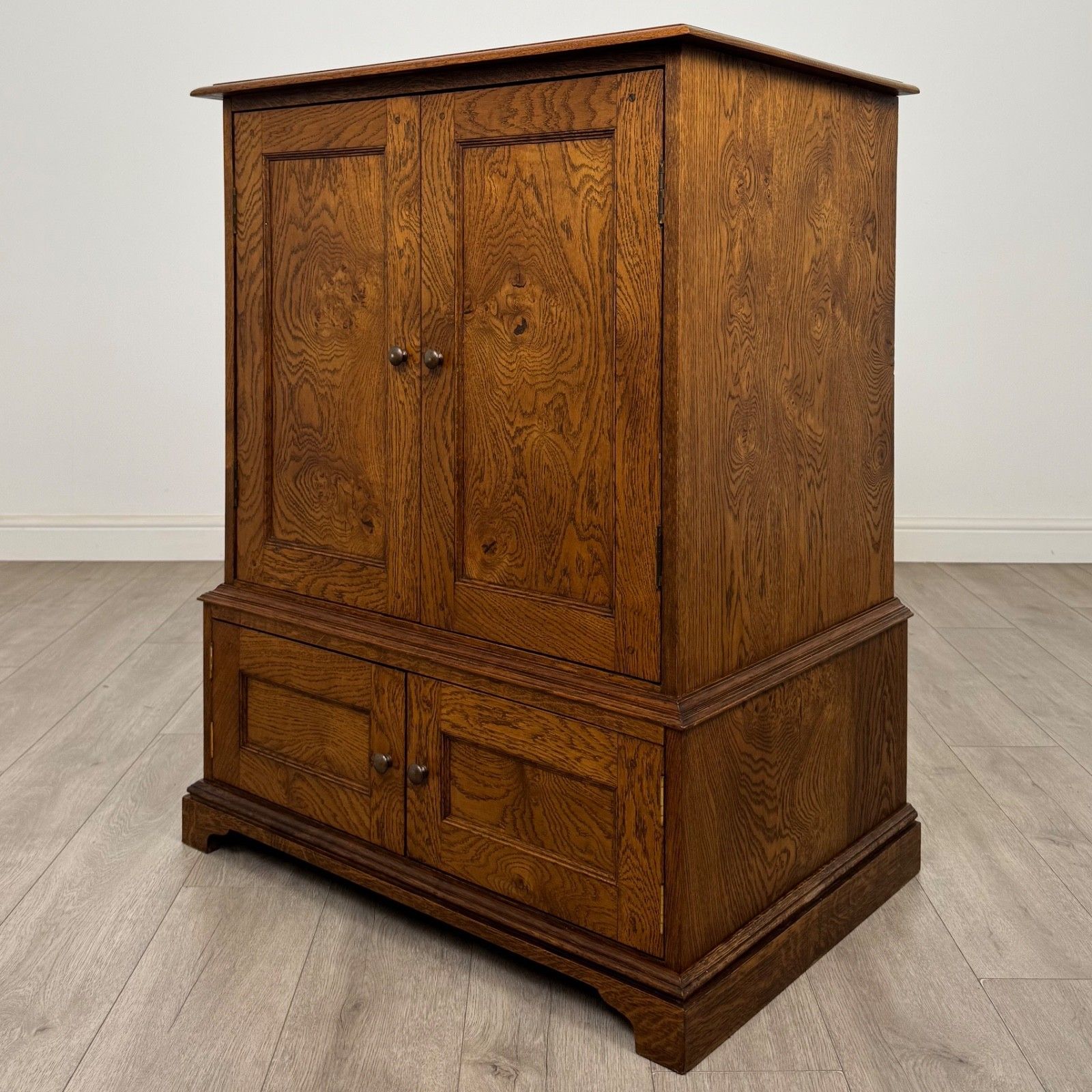 Antique 20th Century Fine Quality Cupboard In Burr Oak ( Af 5818 ) photo for sale