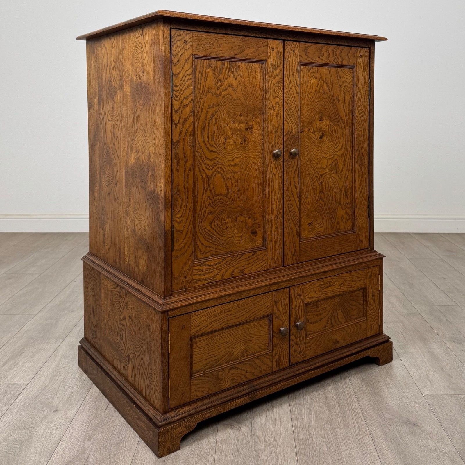 photo furniture Antique 20th Century Fine Quality Cupboard In Burr Oak ( Af 5818 )