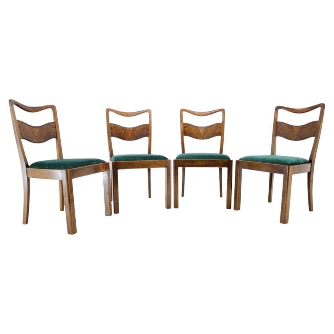 Ensemble de 4 chaises de salle à manger Art déco en noyer et velours vert, Tchécoslovaquie, années 1930