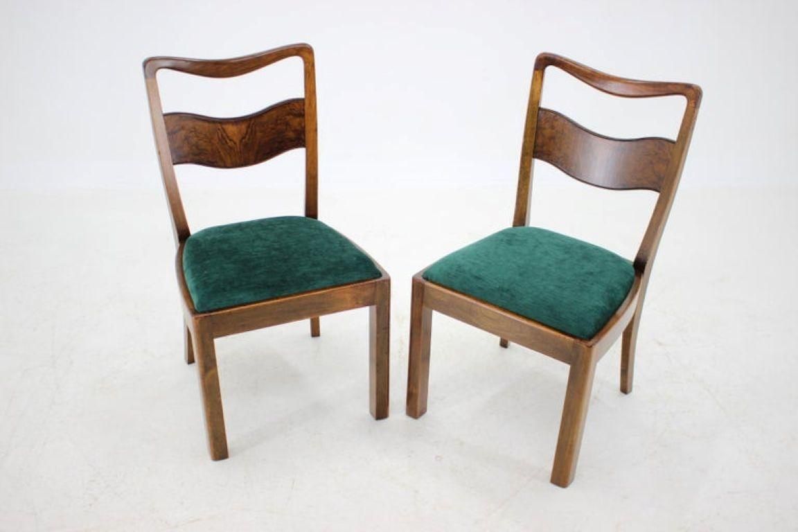 Set van 4 Tsjechische art deco walnoot eetkamerstoelen met groene velours bekleding, jaren 1930 photo vinterior