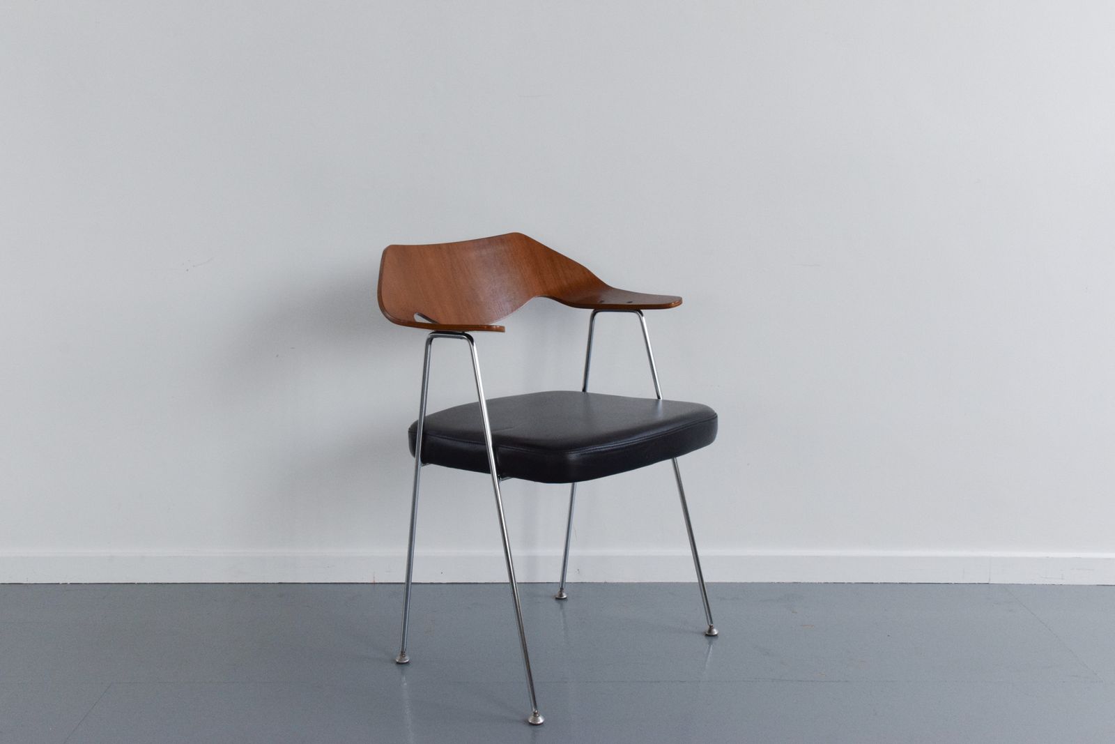 photo vinterior Vintage 1980s Robin Day 675 Chair
