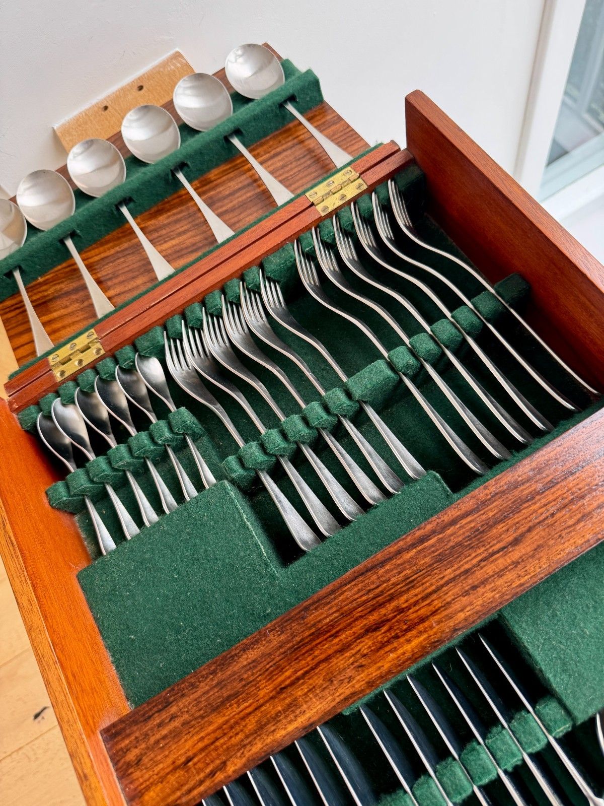 Old Hall Alveston Pattern Cutlery By Robert Welch 50 Piece Canteen For 6 Places photo furniture
