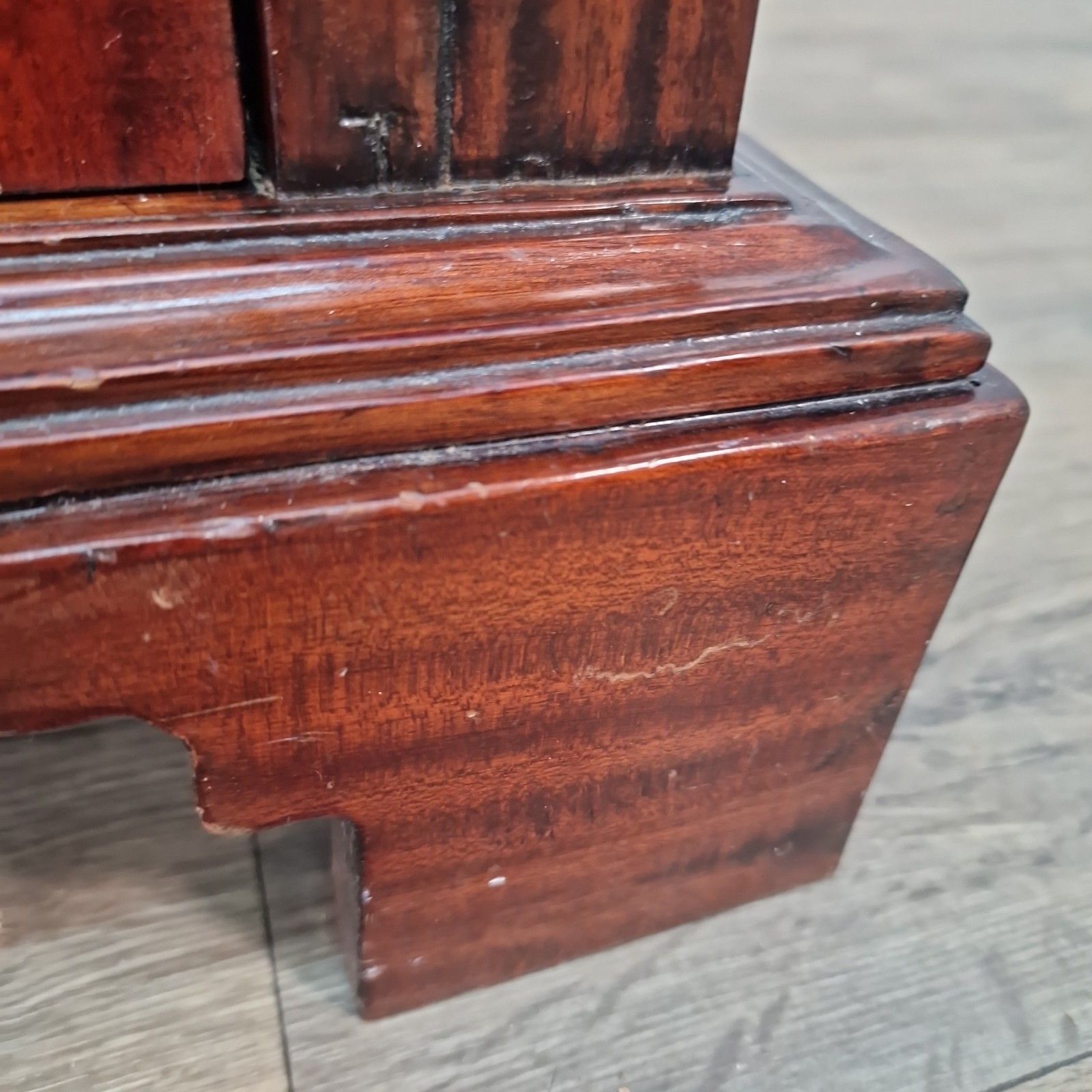 photo furniture Vintage Mahogany Bedside Cabinet Table Antique Empire Style Pedestal Cupboard