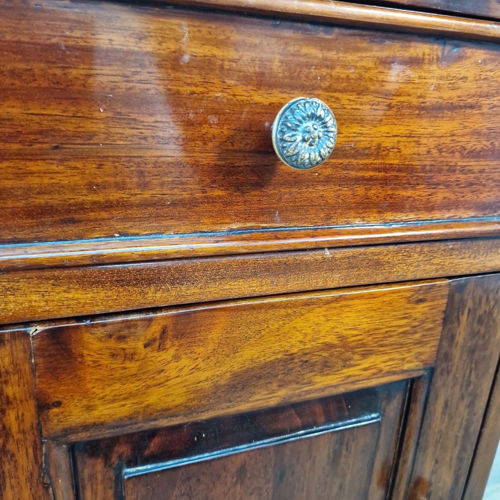 photo vintage Vintage Mahogany Bedside Cabinet Table Antique Empire Style Pedestal Cupboard