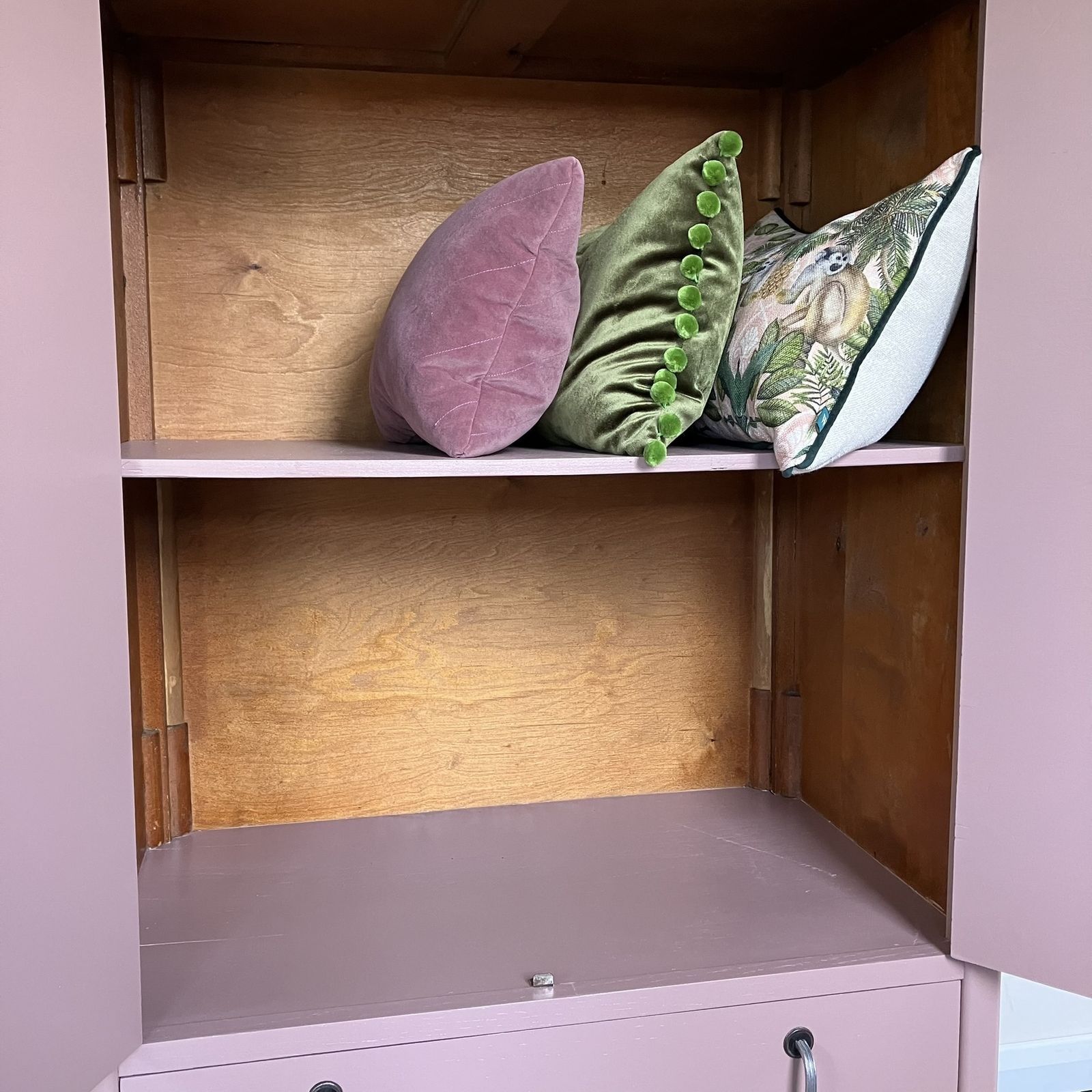 Stunning Painted 1940's Lockable Oak Linen Cupboard / Tall Boy; Farrow And Ball Sulking Room Pink, Carved Doors photo vinterior