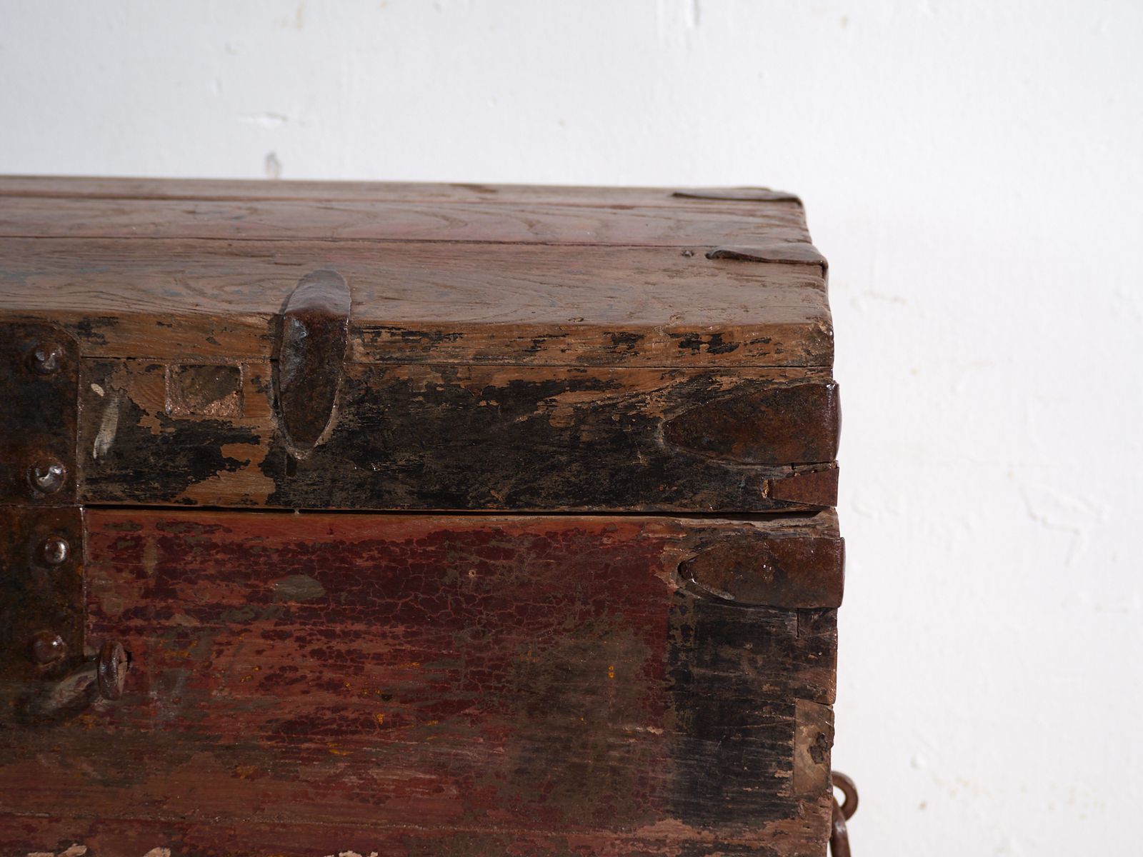 photo furniture Antique Iron Reinforced Trunk In Pine Wood – China, Circa 1900
