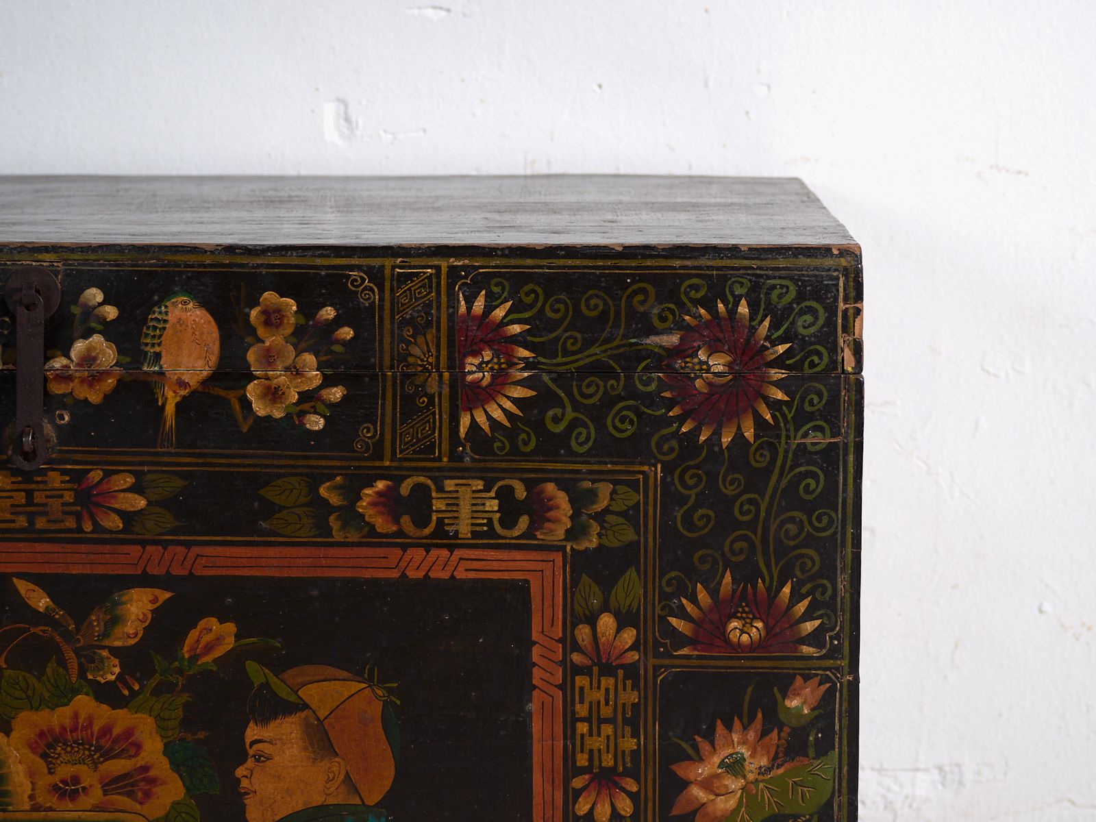 photo furniture Antique Painted Trunk In Pine Wood – China, Circa 1900