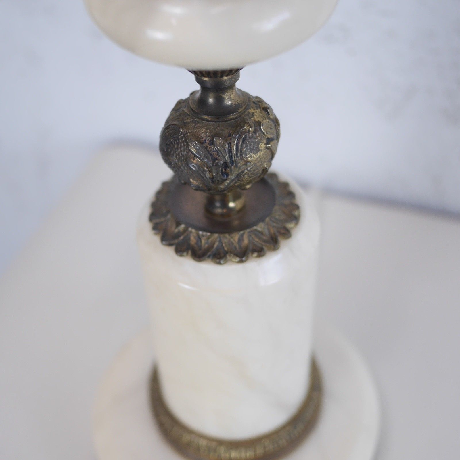 photo vinterior Tall Alabaster Marble Neoclassical Table Lamps Italian Brass Cream #103210