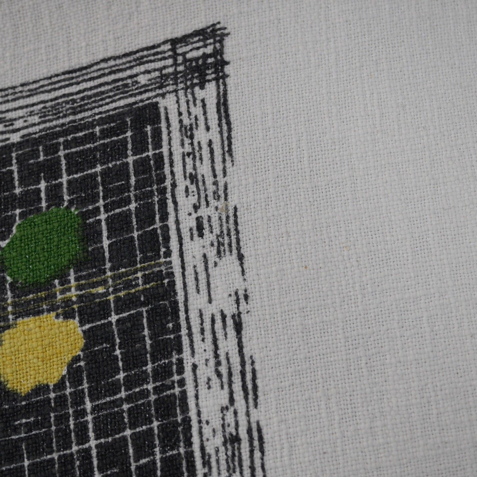 photo vinterior Mid Century Tablecloth Fabric Cotton Geometric Dot Black Green Red #103221