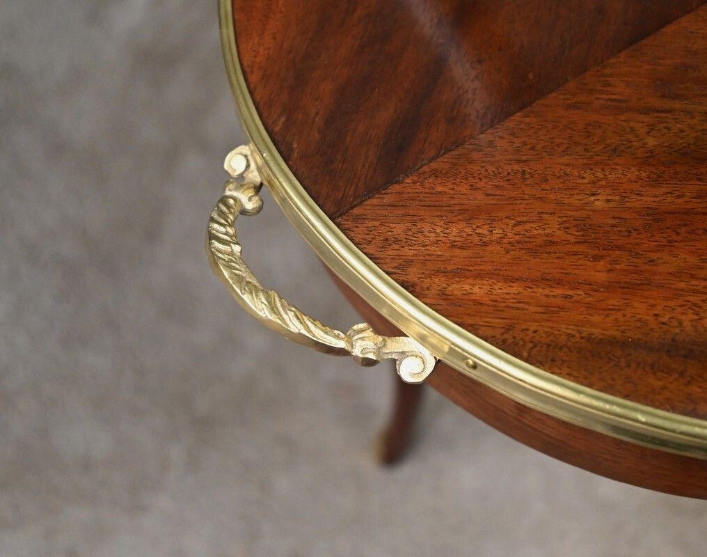 photo vinterior Mahogany Veneer Tea Table, Louis XV Style – Early 20th Century