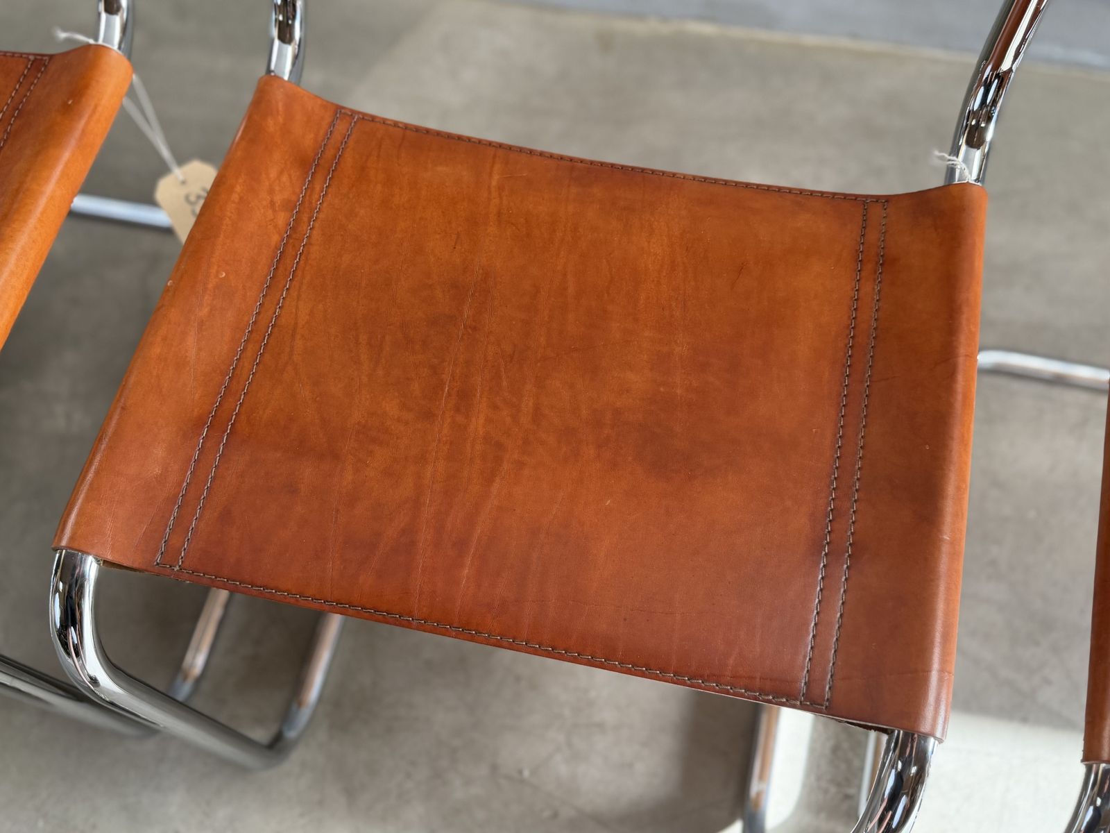 photo vintage 6 Dining Chairs Mart Stam Marcel Breuer S33 Set Of Six Fasem Chrome Tan Brown Cognac Leather Cantilever Bauhaus 6 Mid Century Dining Chairs