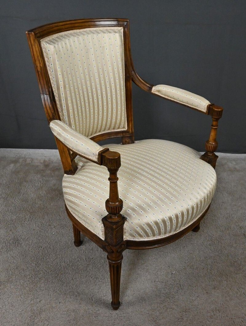 photo furniture Cabriolet Armchair In Beechwood, Louis XVI Period – Second Half Of The 18th Century