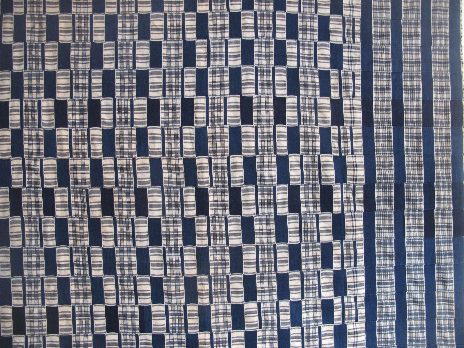 photo furniture Mid-century Kente-doek, Ghana, 1,70 m x 3,34 m