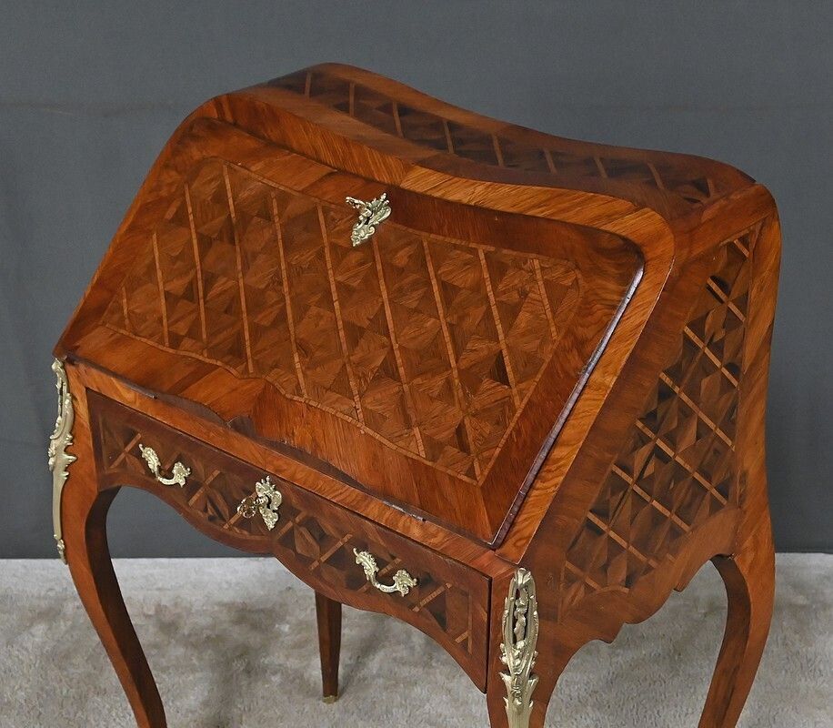 Small Marquetry Lady's Desk, Louis XV Style – First Half Of The 20th Century photo 1820.0
