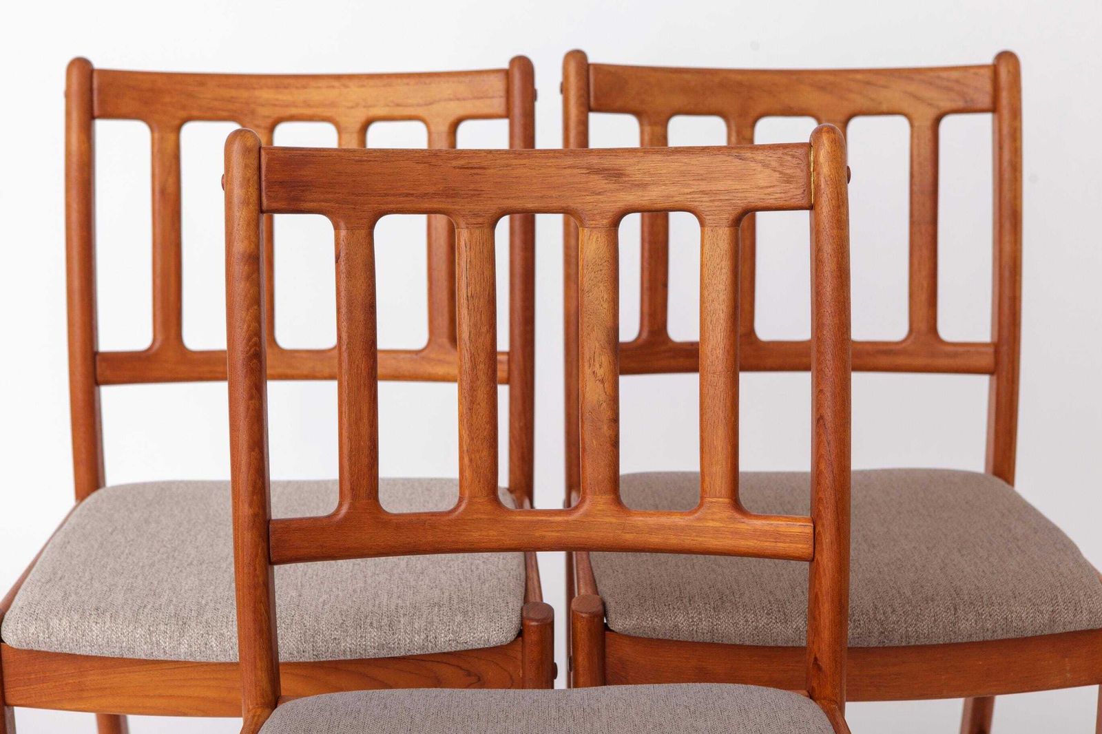 photo furniture Set Of 6 Uldum Møbelfabrik Dining Chairs Danish Teak 1960s Mid Century Modern Restored Chairs