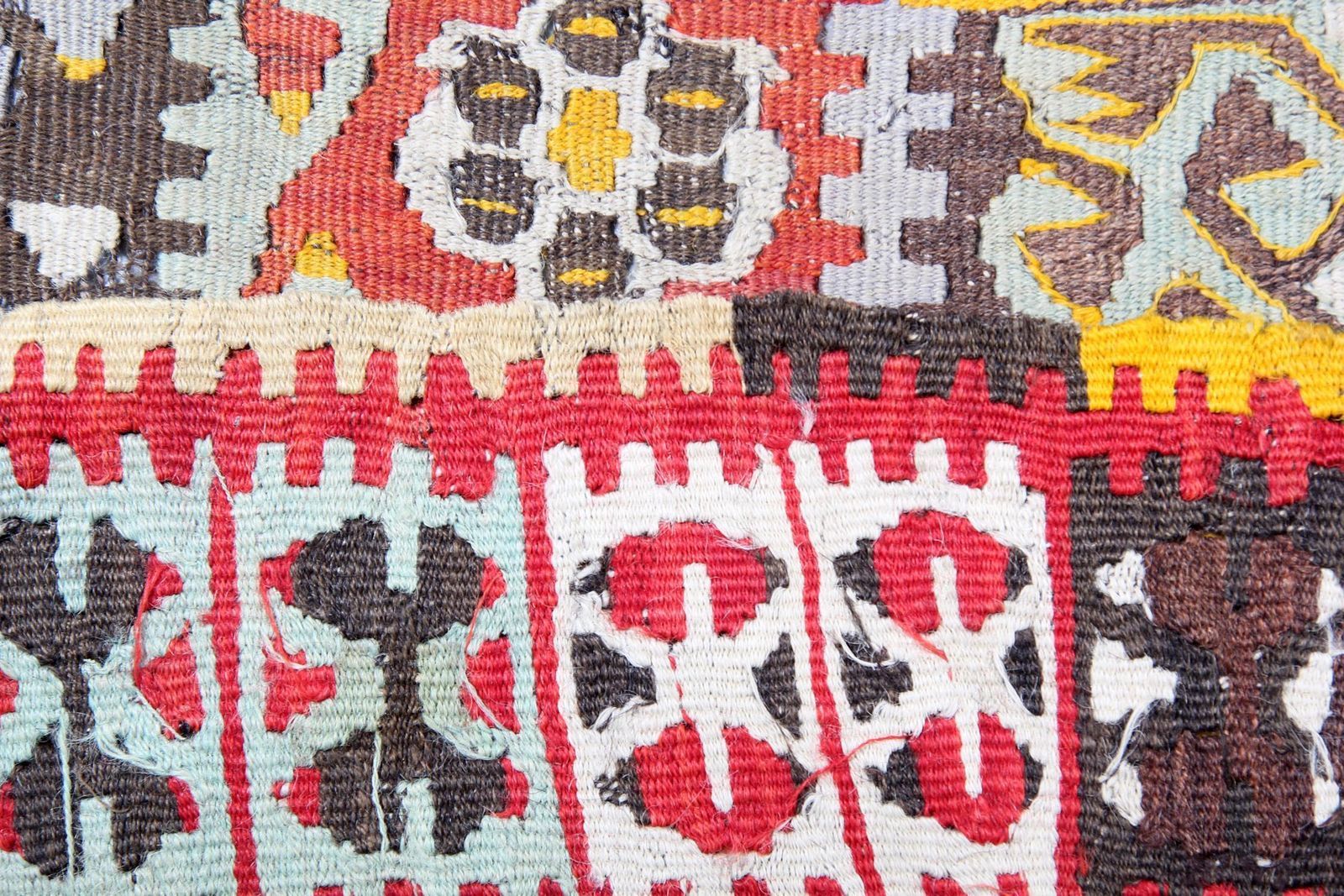 Tapis de couloir kilim turc d'époque, fait main, motifs tribaux traditionnels photo vinterior