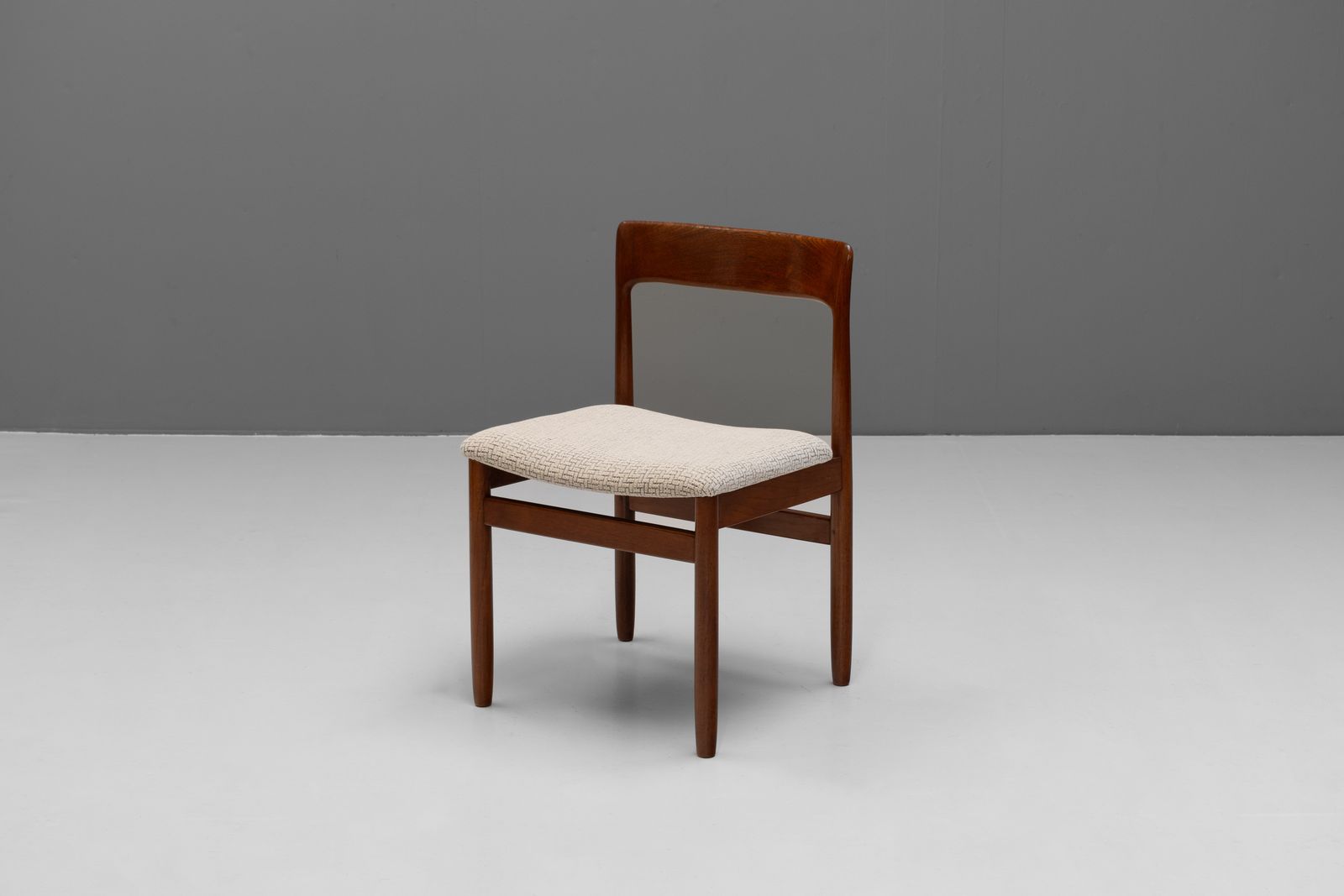 Set Of Six Fonseca Teak Dining Chairs photo 1440.0