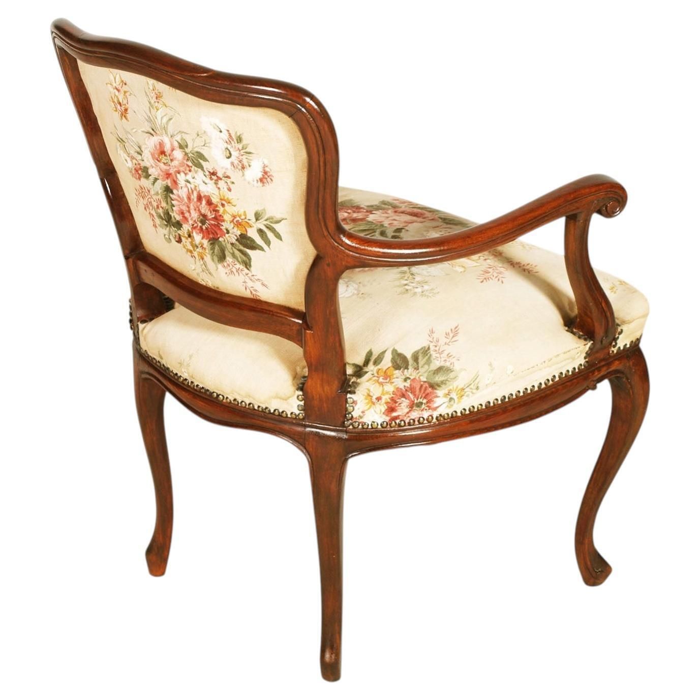 Belangrijk paar Venetiaanse walnoten fauteuils uit adellijk verblijf, Veneto, Italië photo for sale