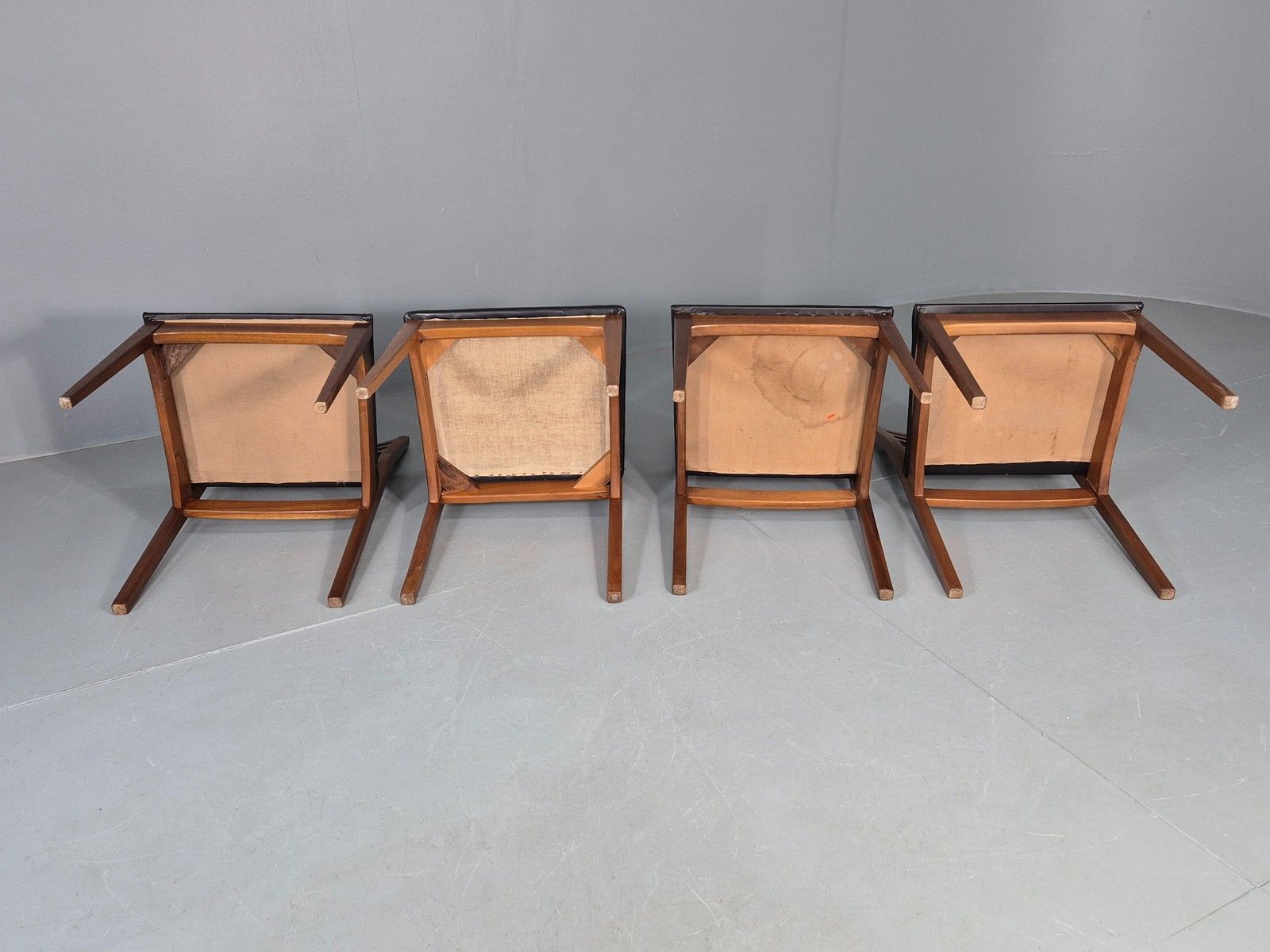 photo furniture 4 Vintage Teak Dining Chairs 1960s Mid Century Retro Black Vinyl Eb12189
