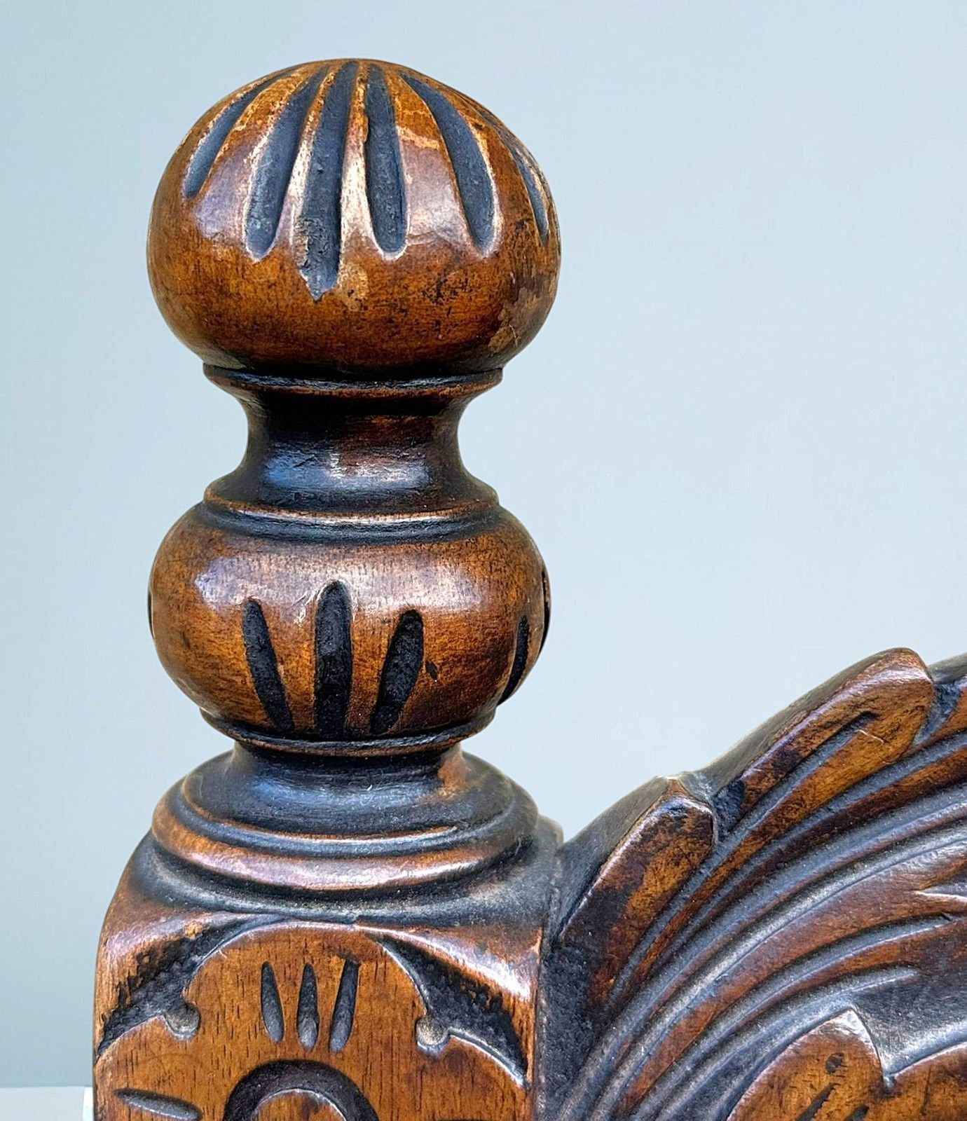 photo vinterior Antique Carved Walnut Jacobean Style Chair