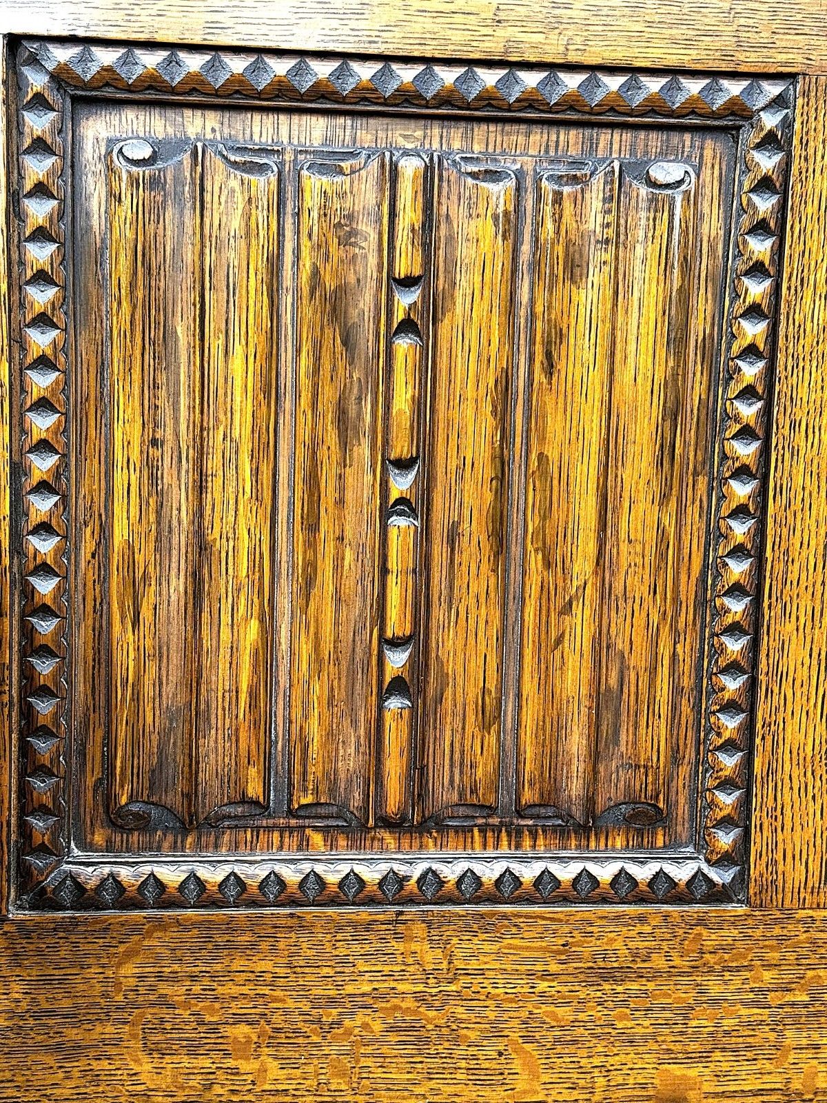 photo vintage Antique Golden Oak Monks Bench